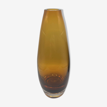 Vase scandinave ovoïde en verre ambré vers 1960