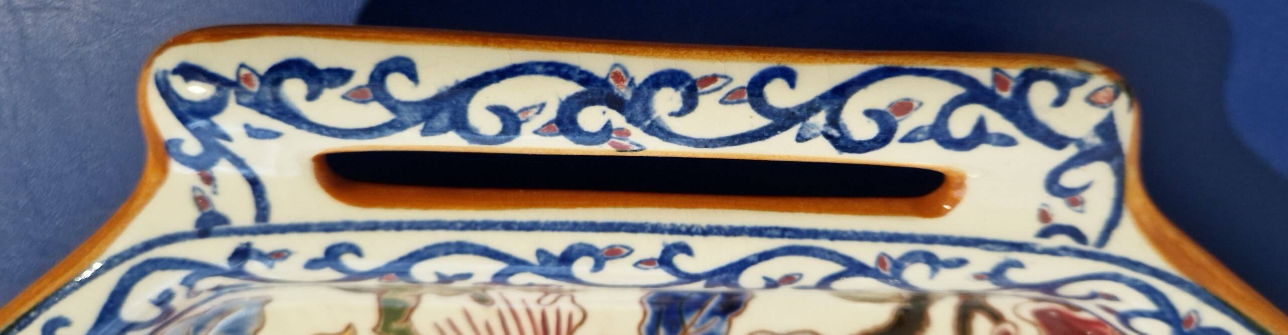 Antique serving dish in Gien earthenware – Japonese floral decoration
