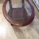 Table basse en merisier et verre