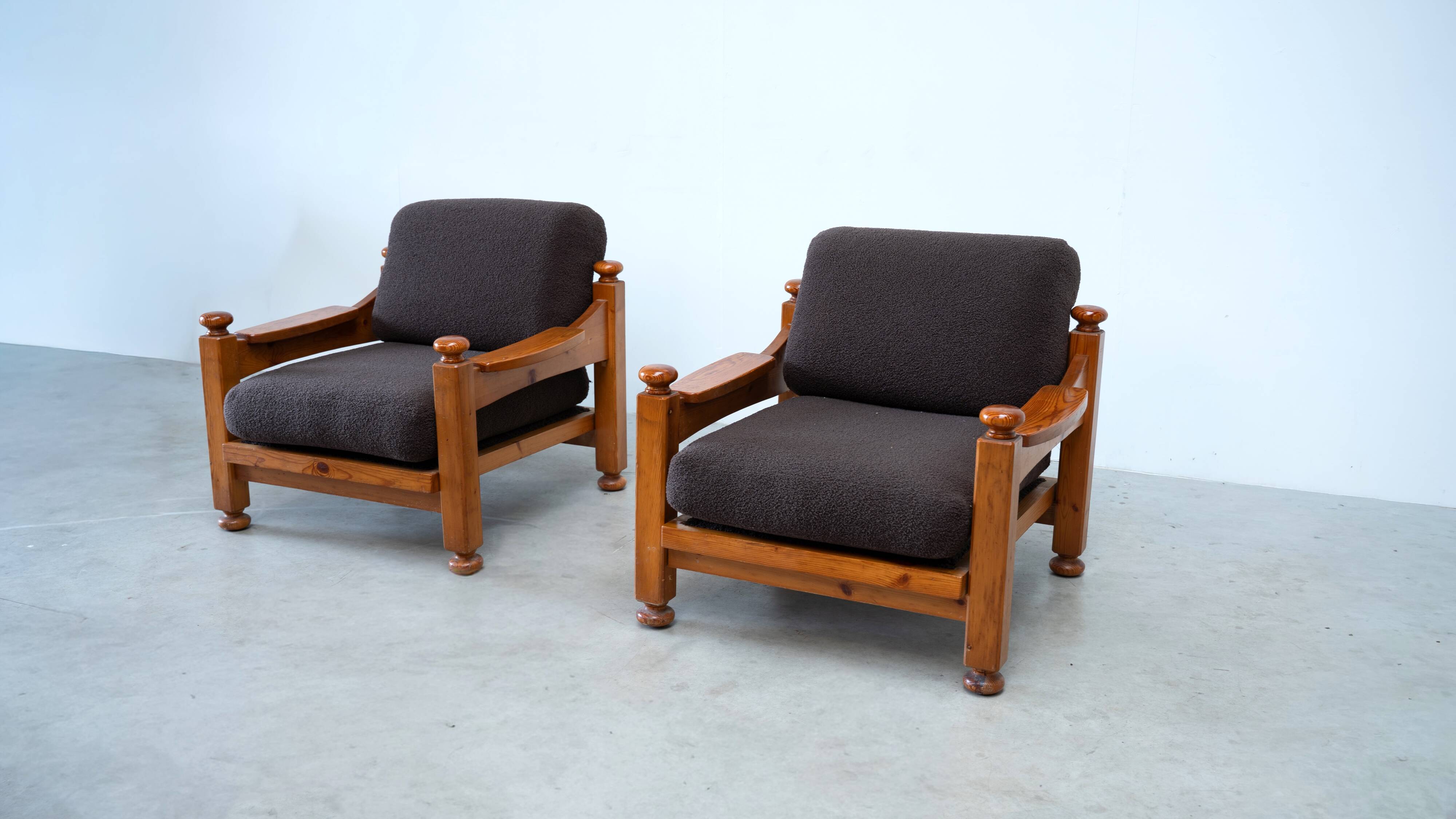 Set of two pine lounge chairs