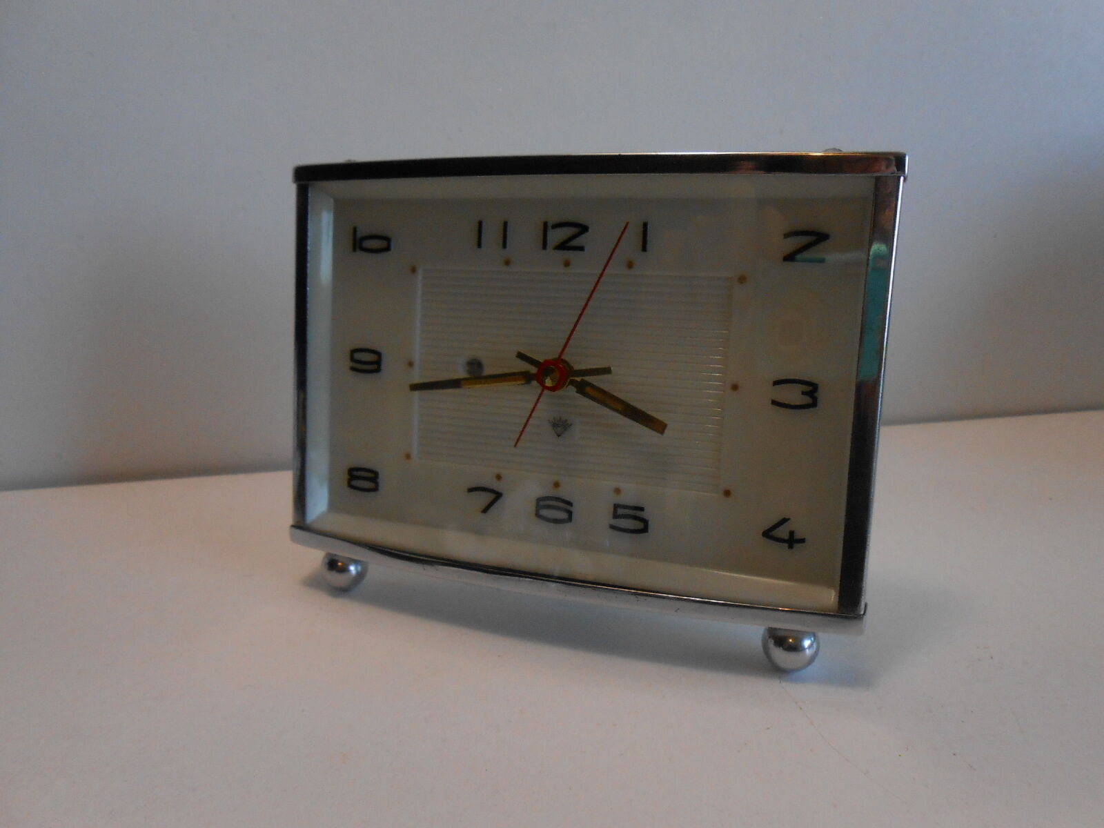 Reveil diamond vintage bakelite chrome