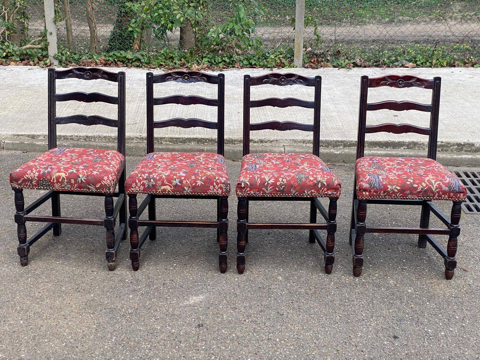 4 Henri II chairs in solid wood and floral burgundy fabric from the 19th century.