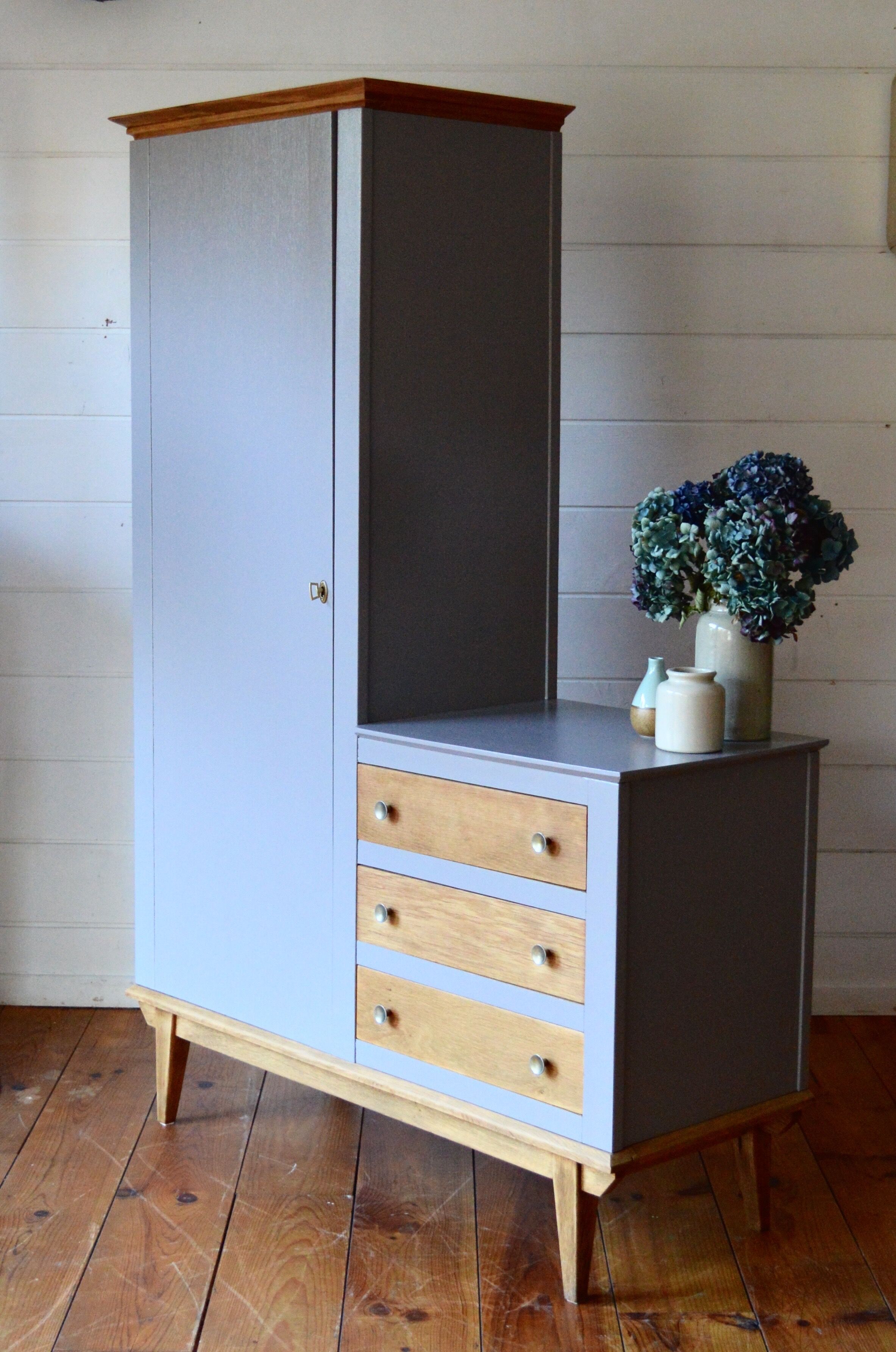 Asymmetrical cabinet