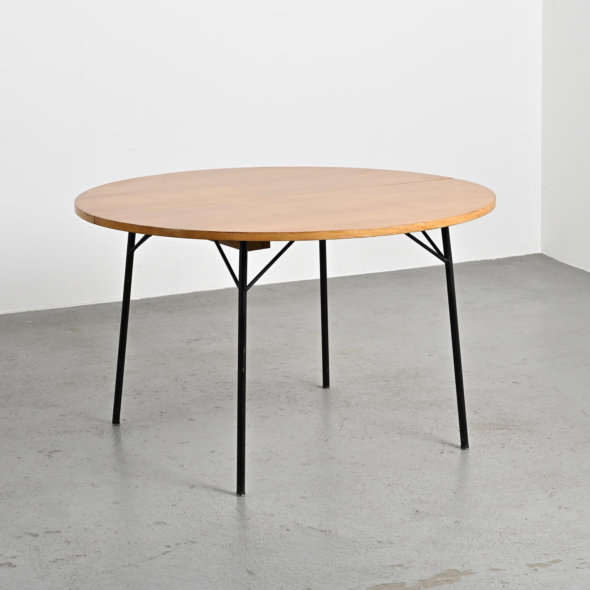 Model 302 table in ash by Alain Richard, 1954, T.V. Furniture.