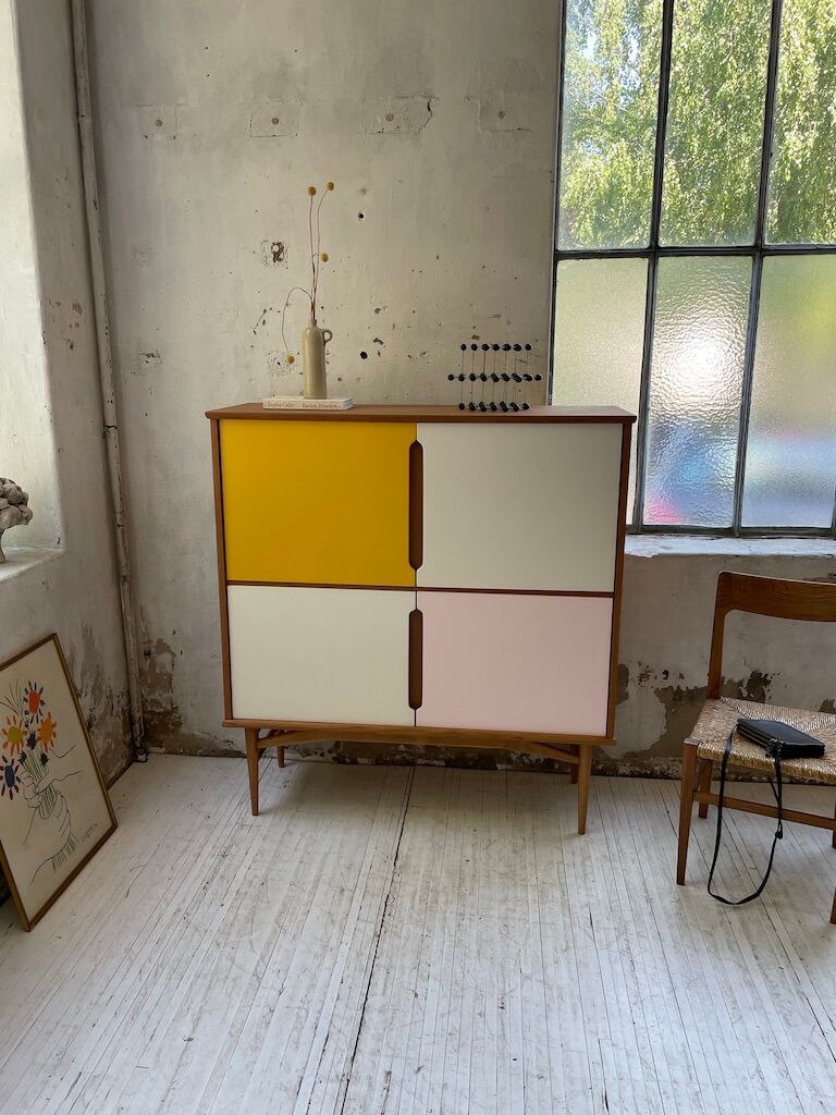 Teak-enfilade storage cabinet