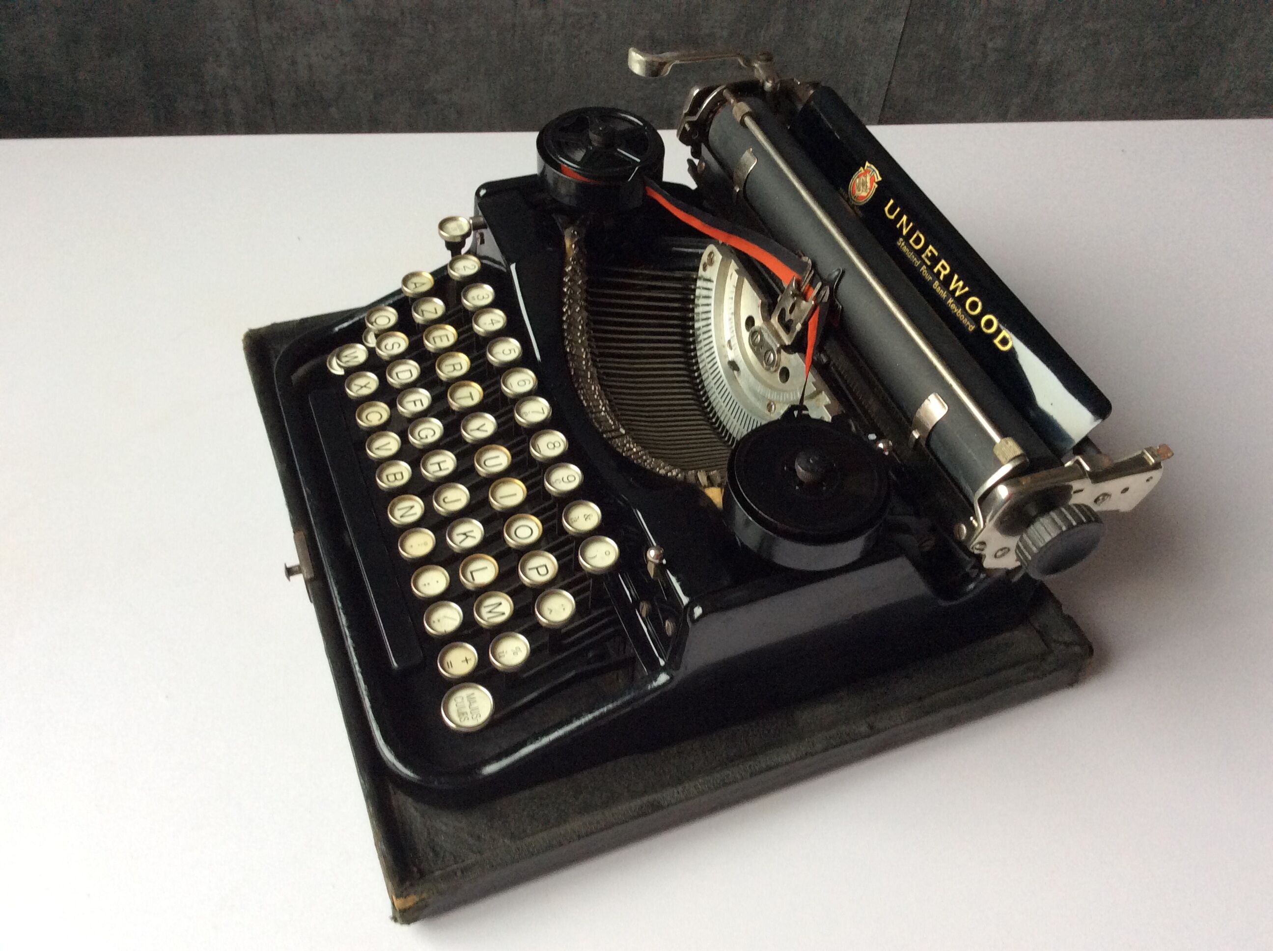 Old-typewriter Underwood portable