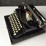 Old-typewriter Underwood portable