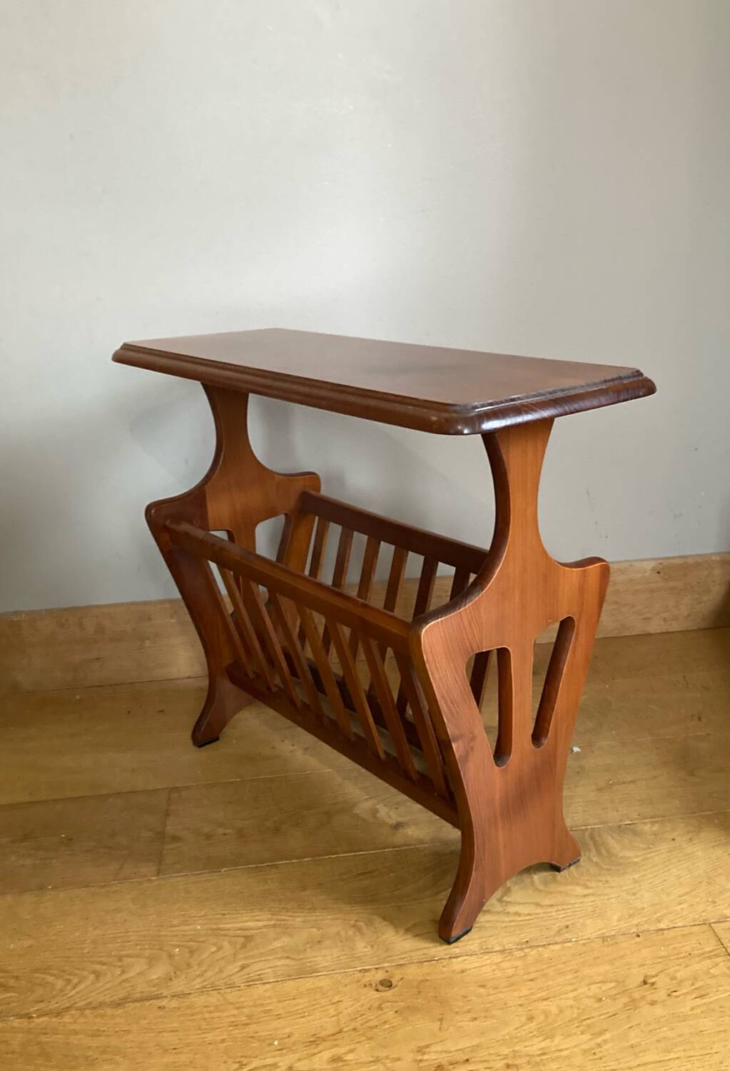 Vintage magazine rack with shelf, Solid cherry wood side table from the 1990s