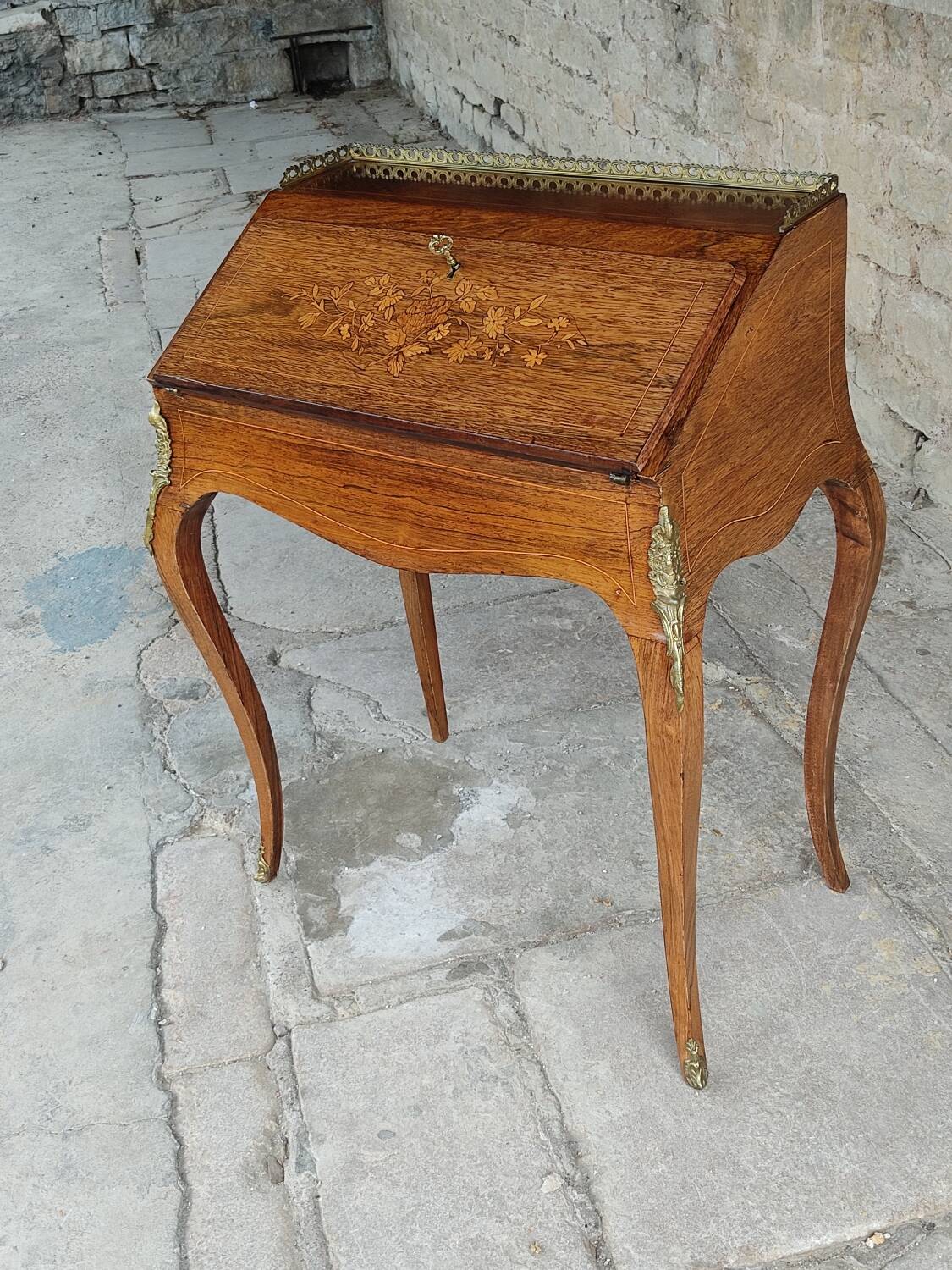 Sloped desk in Louis XV style