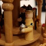 Pyramide carrousel de Noël en bois avec bougies