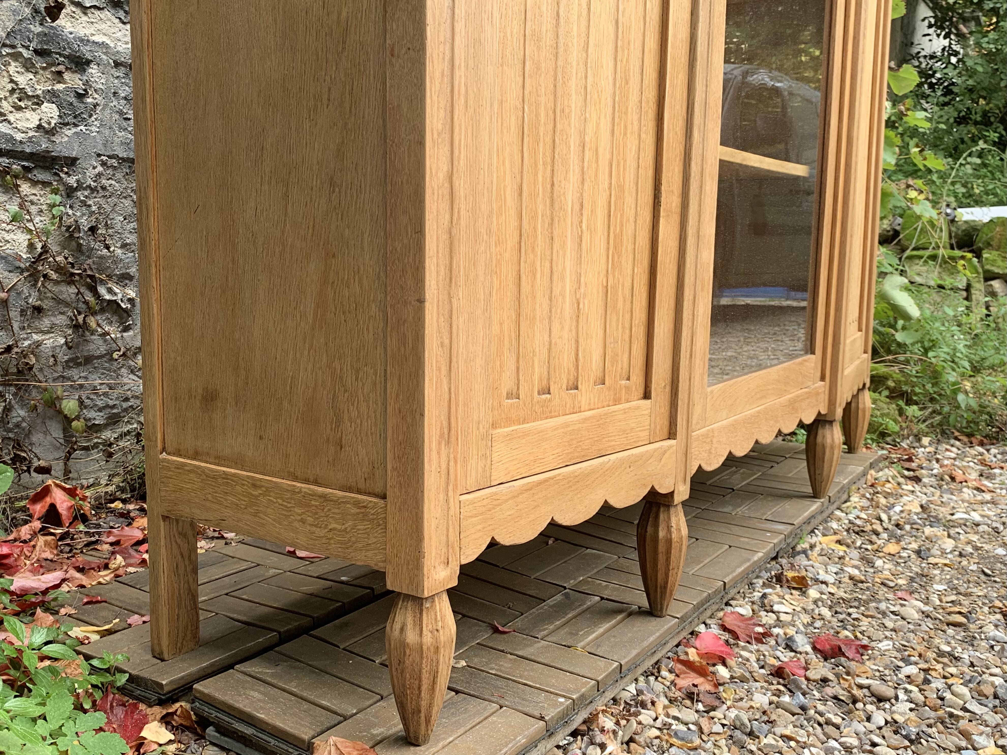 Parisian Art Deco asymmetrical glass cabinet in raw oak, 1930