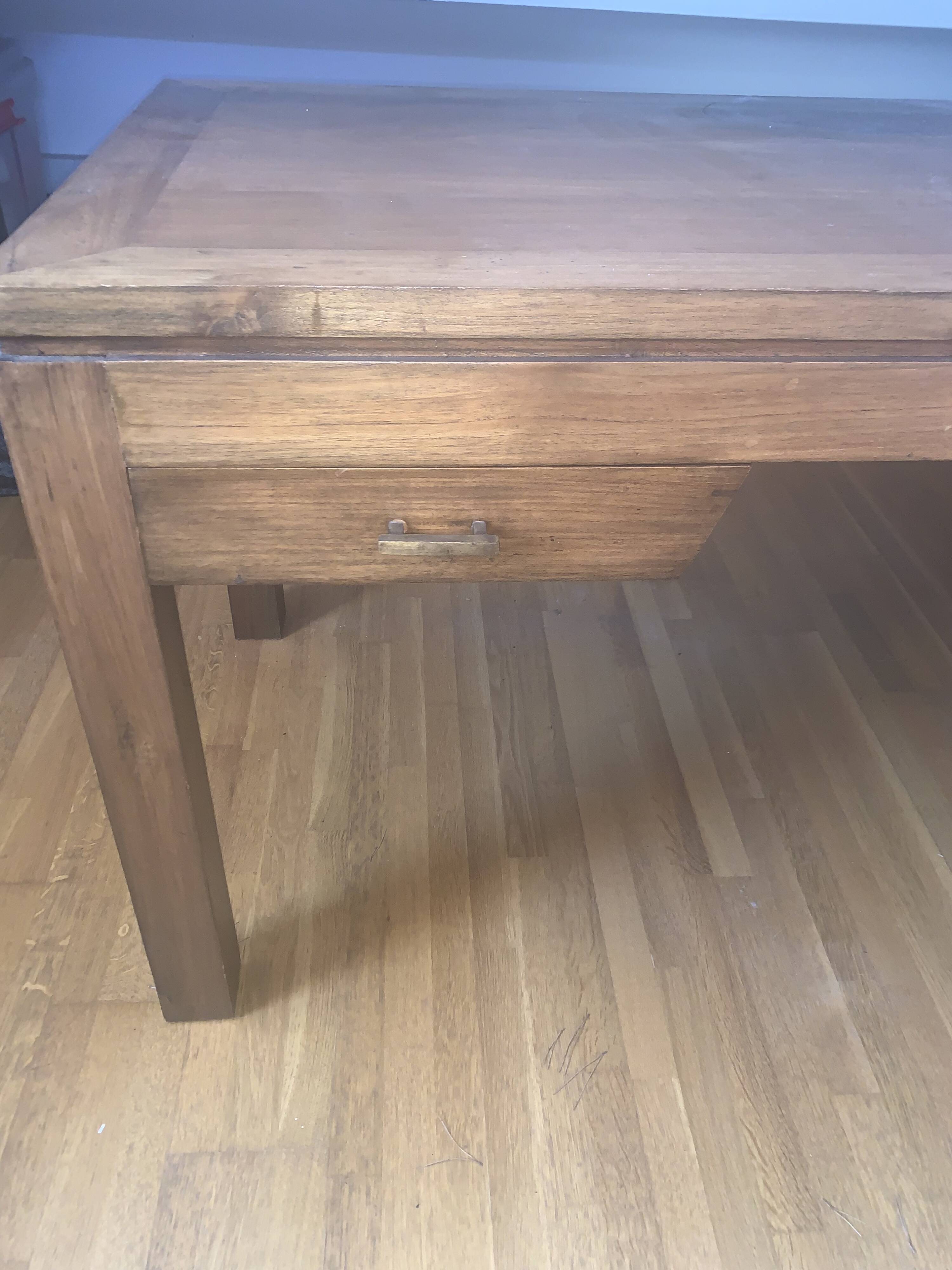 Grande table basse en teck massif avec 2 tiroirs traversants – Design intem