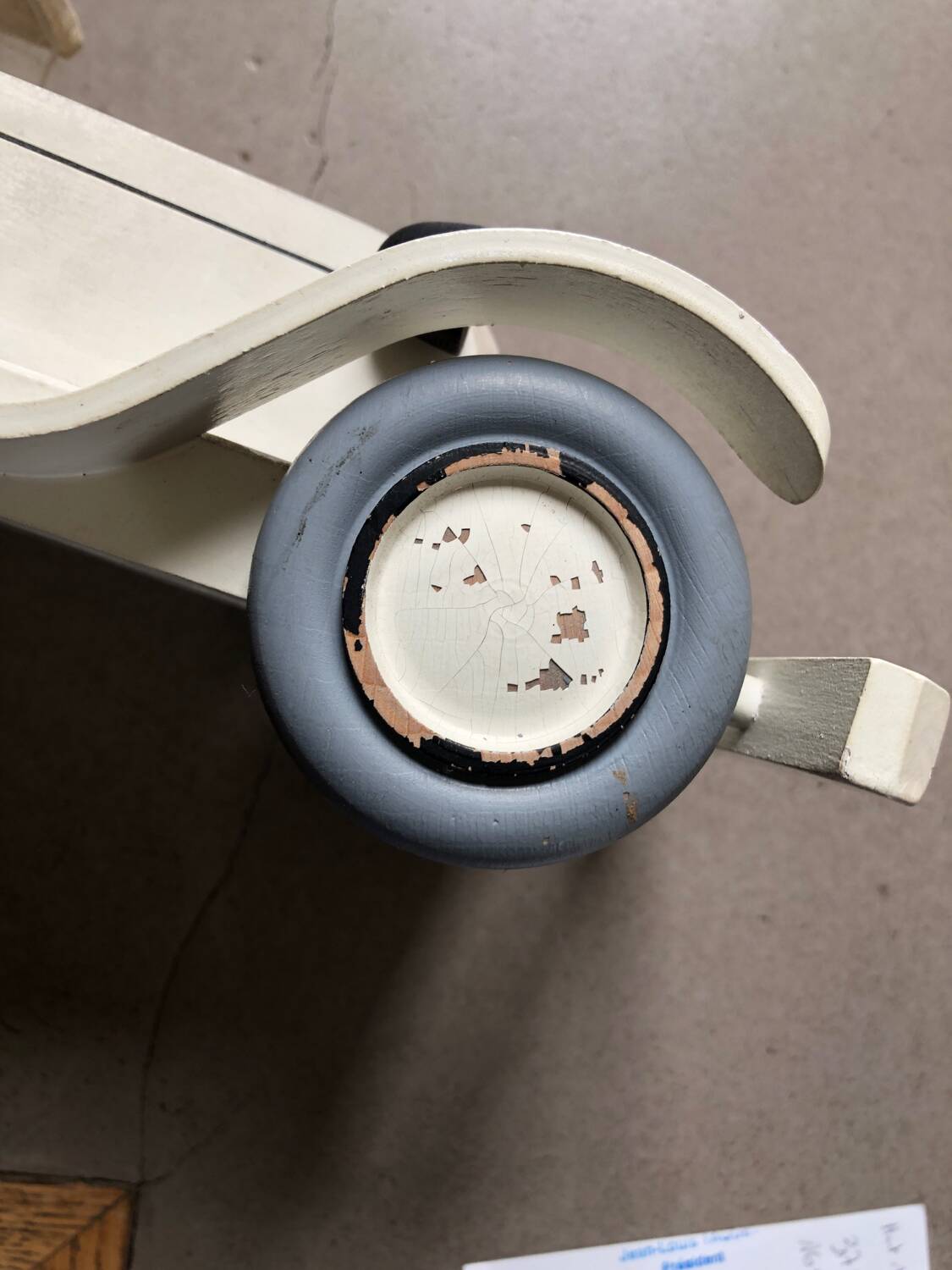 Lacquered wooden car and Vilac Aroutcheff fabric