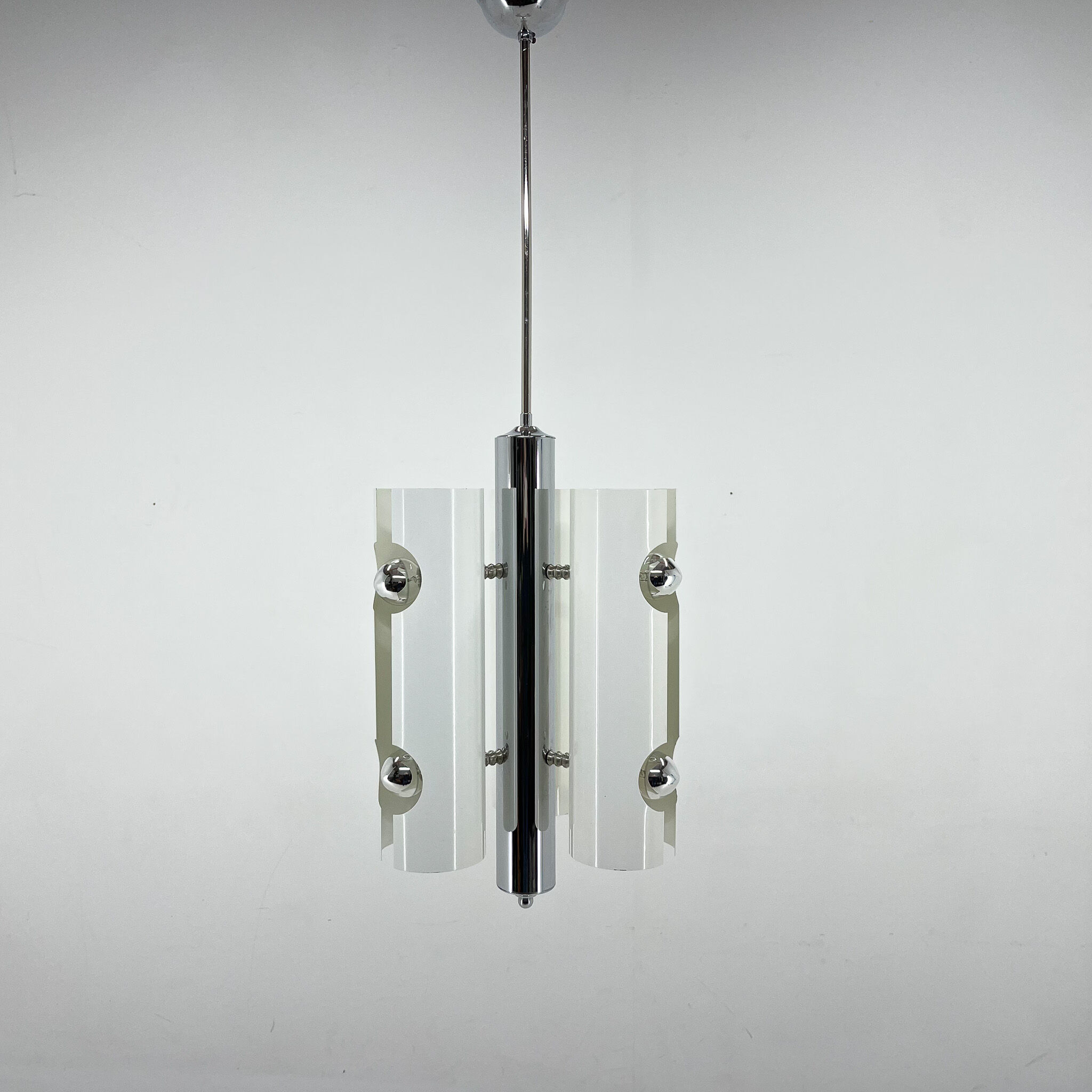 Mid-century italian space age pendant light in chrome and white lacquered metal