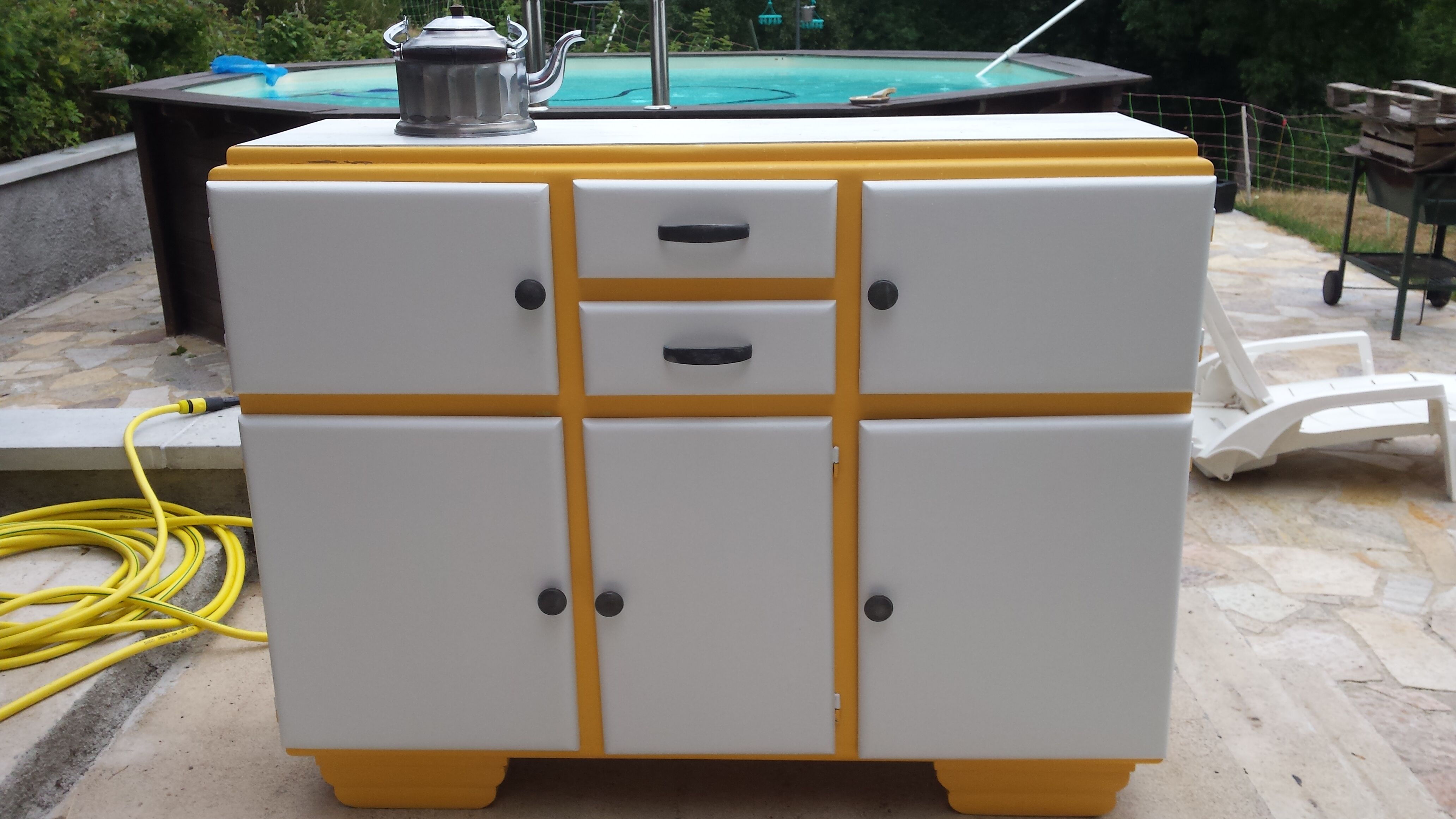 Buffet low yellow and white mado