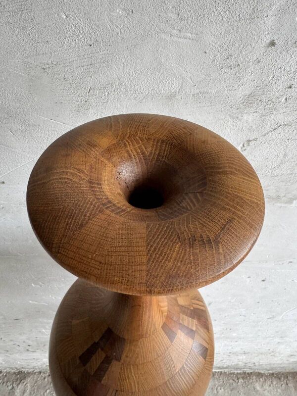Vase sculptural haut en bois massif, finition brun naturel, objet d'art minimaliste tourné, 73,5 cm