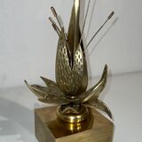 Lampe nénuphar en bronze et laiton attribuée à la Maison Charles. Vers 1970