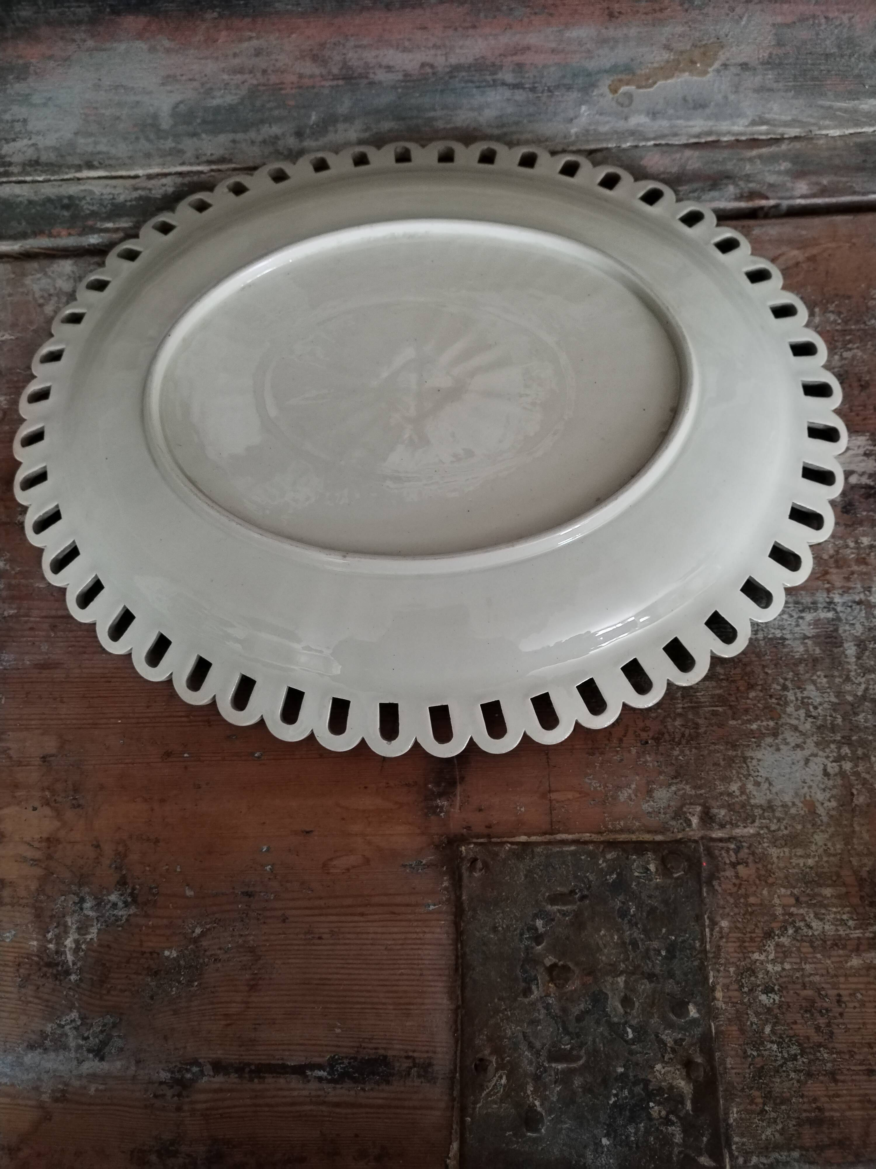 White festoon dish Wedgwood 19th