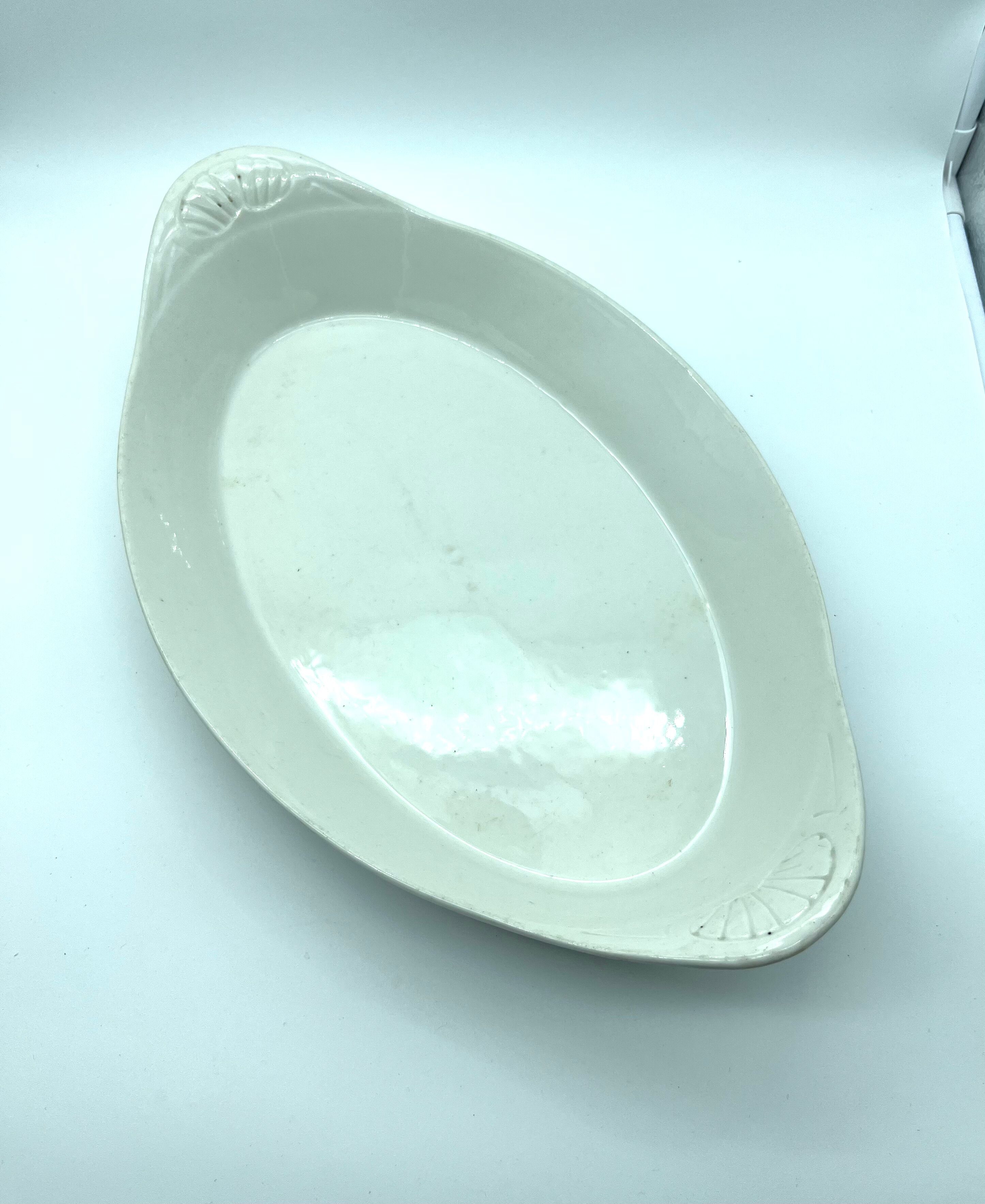 White oval dish with hollow ears 41cm