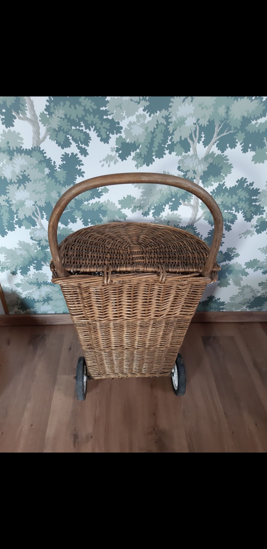 Wicker wheeled trolley