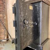 Old safe Félix Allard 1880