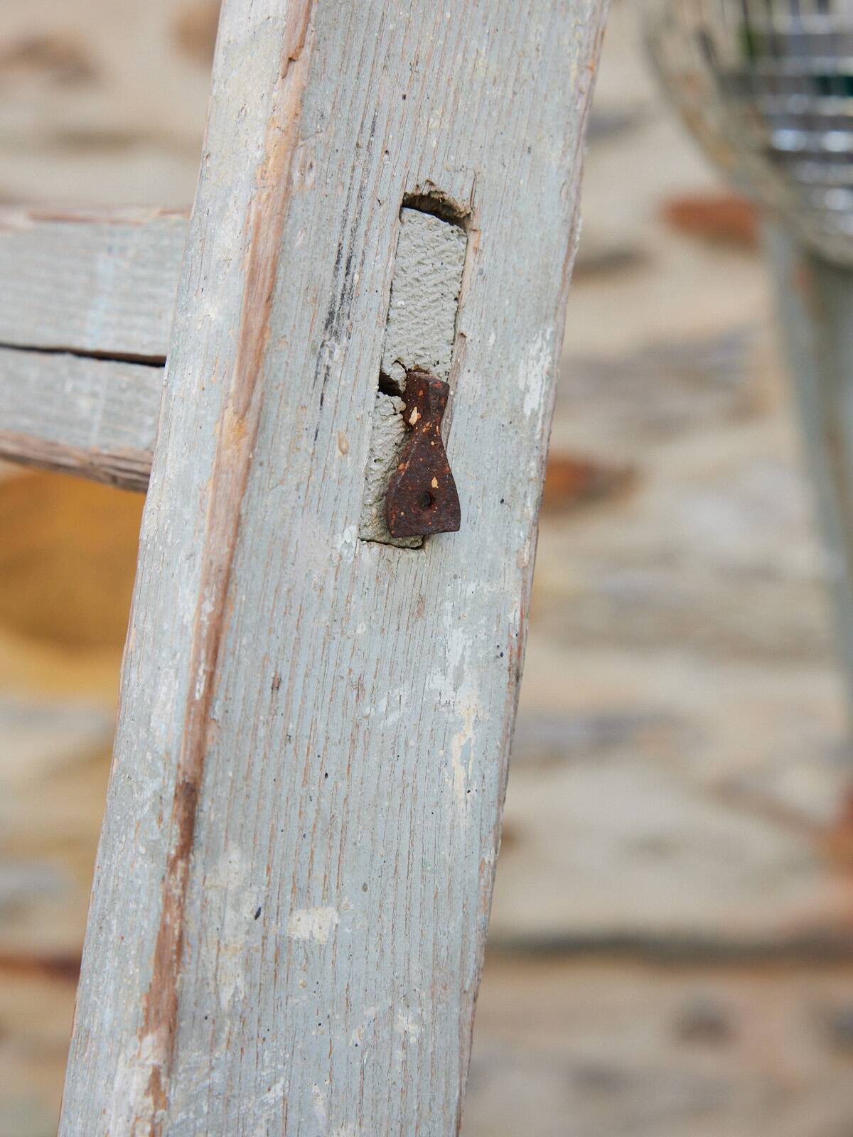 Escabeau de peintre en bois patiné