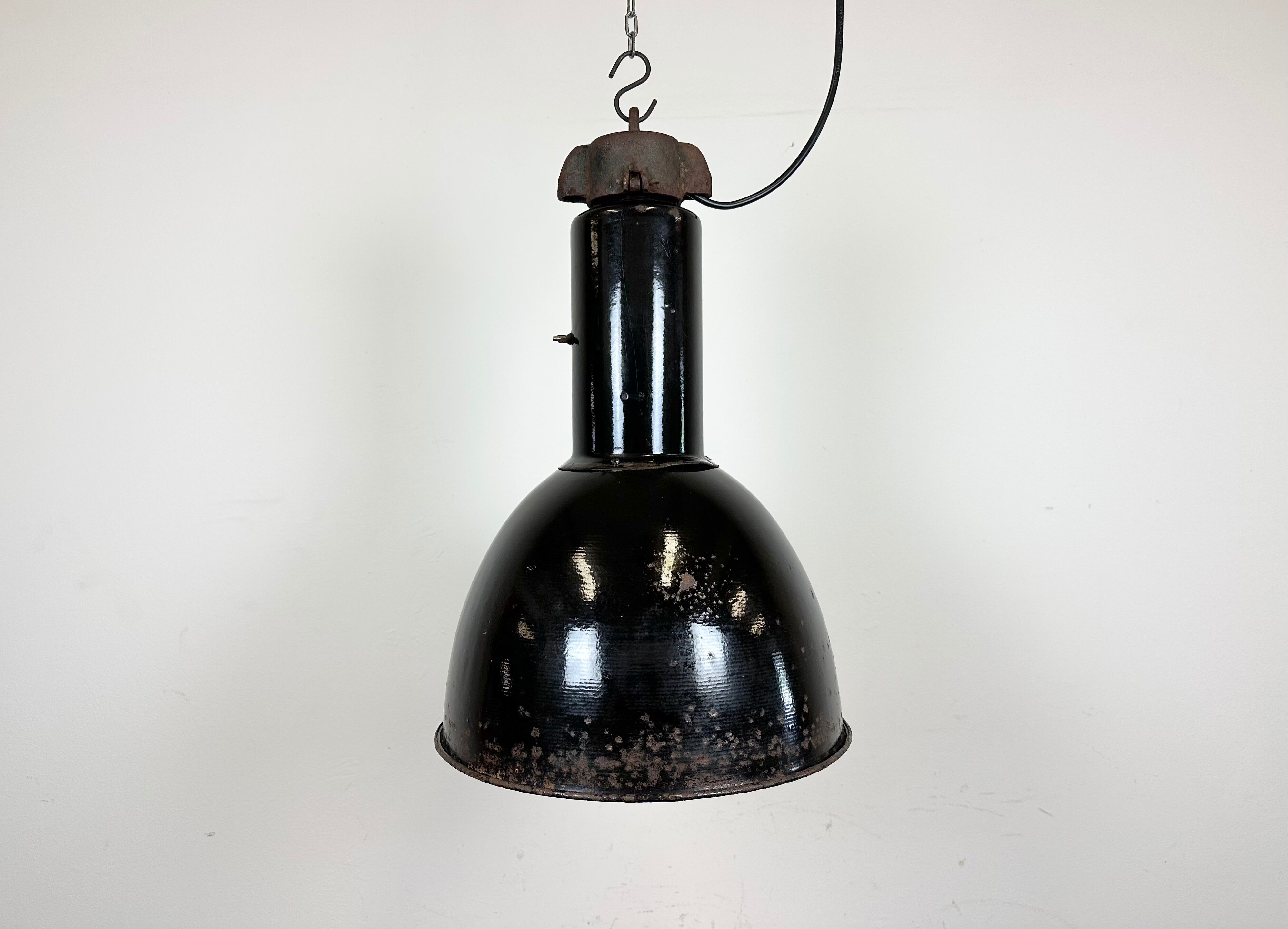 Rusty Industrial Bauhaus Black Enamel Pendant Lamp, 1930s