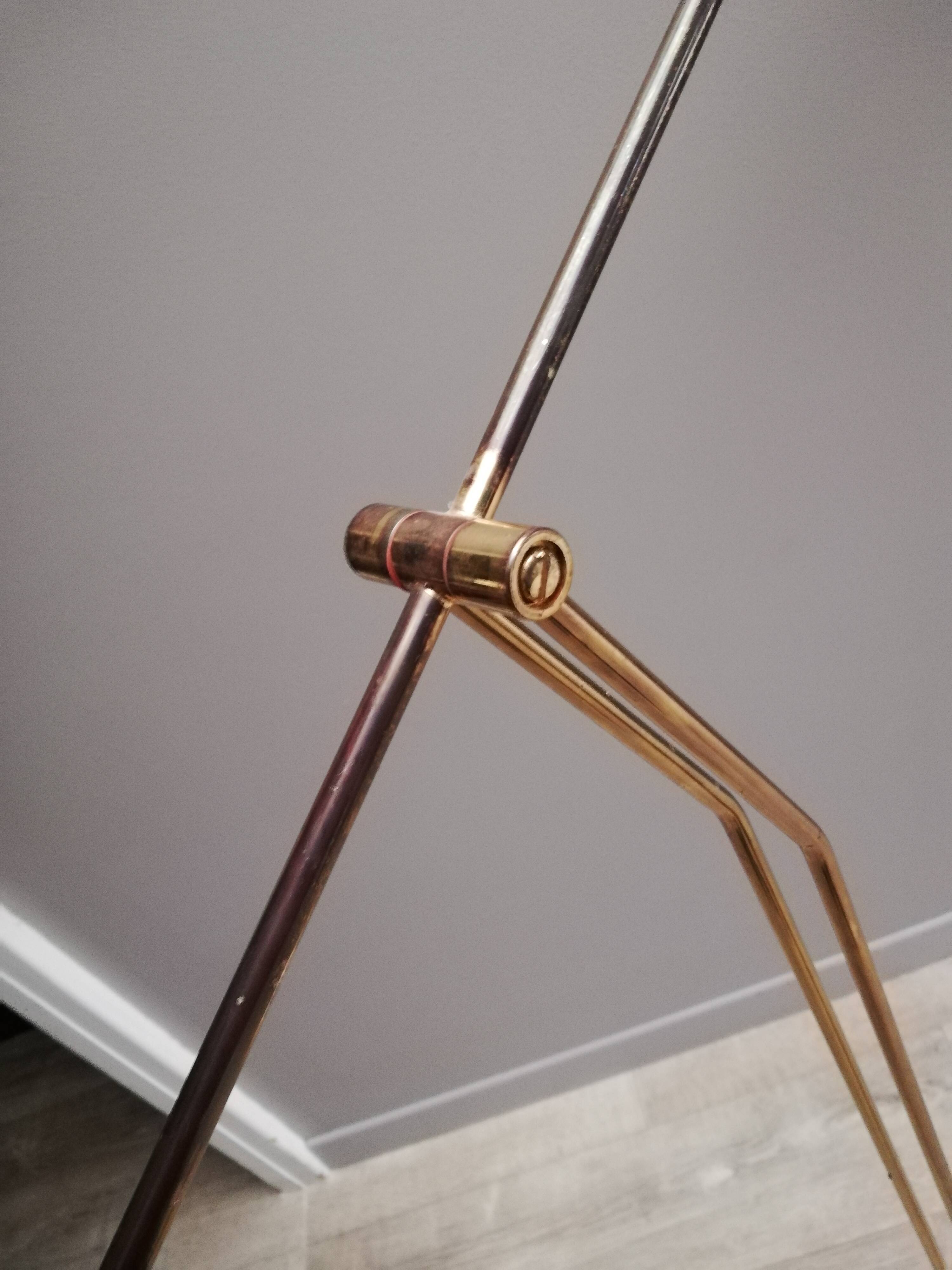 Gold metal counterweight lamppost