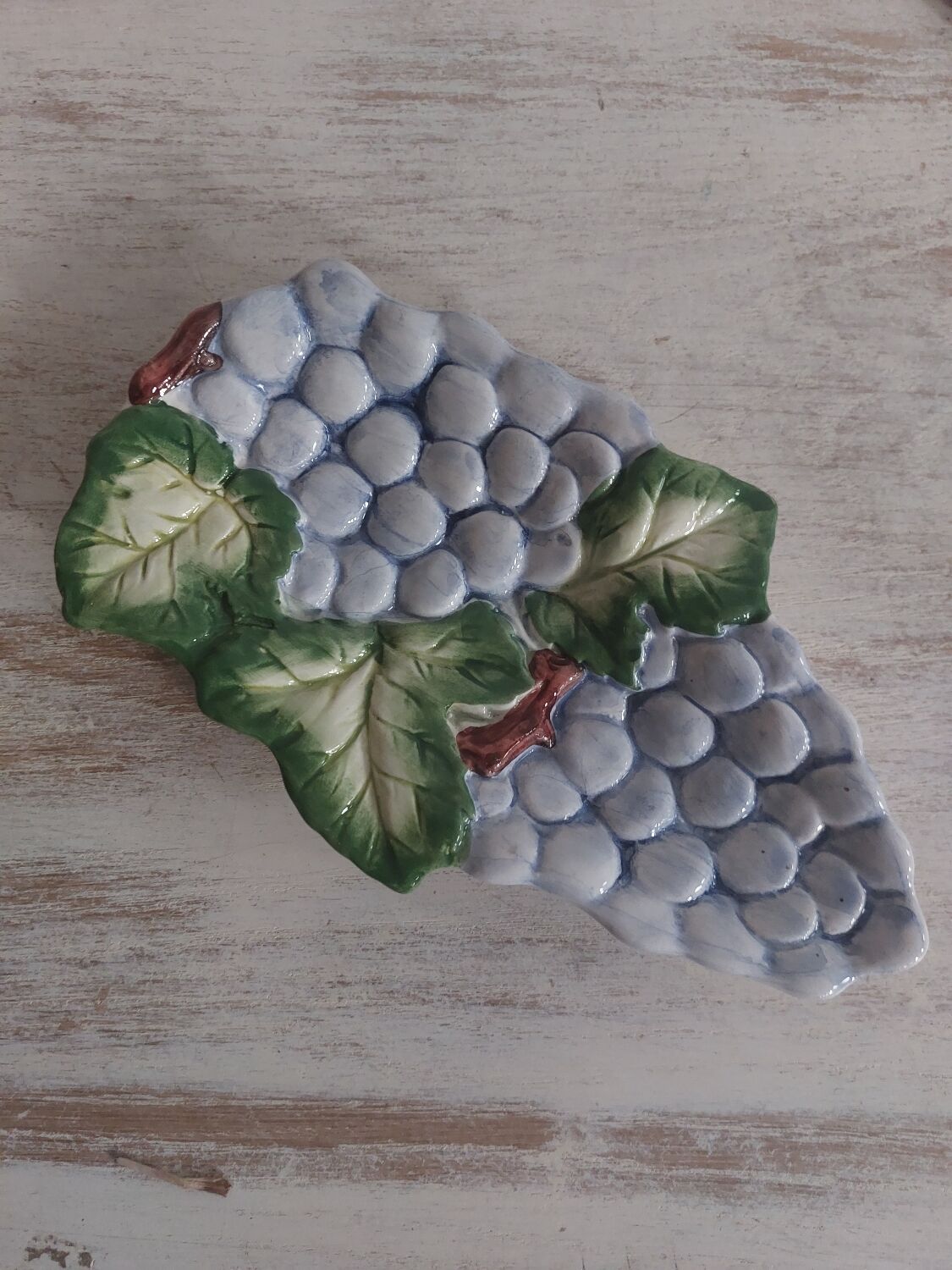 Ravier in slip, grape trompe oeil