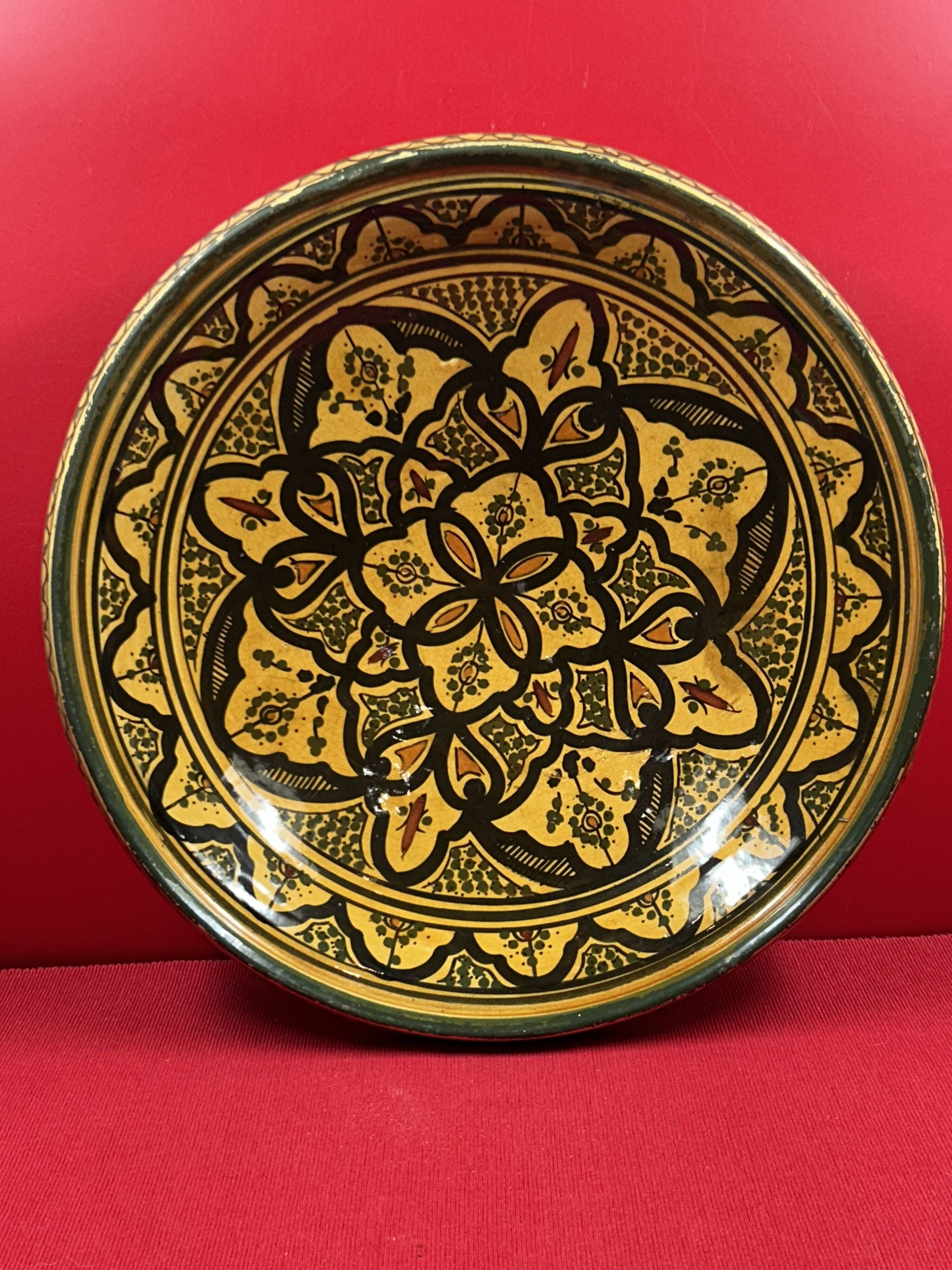 Grand et beau plat creux ancien Maghreb Signature à identifier SAFI? 37 cm