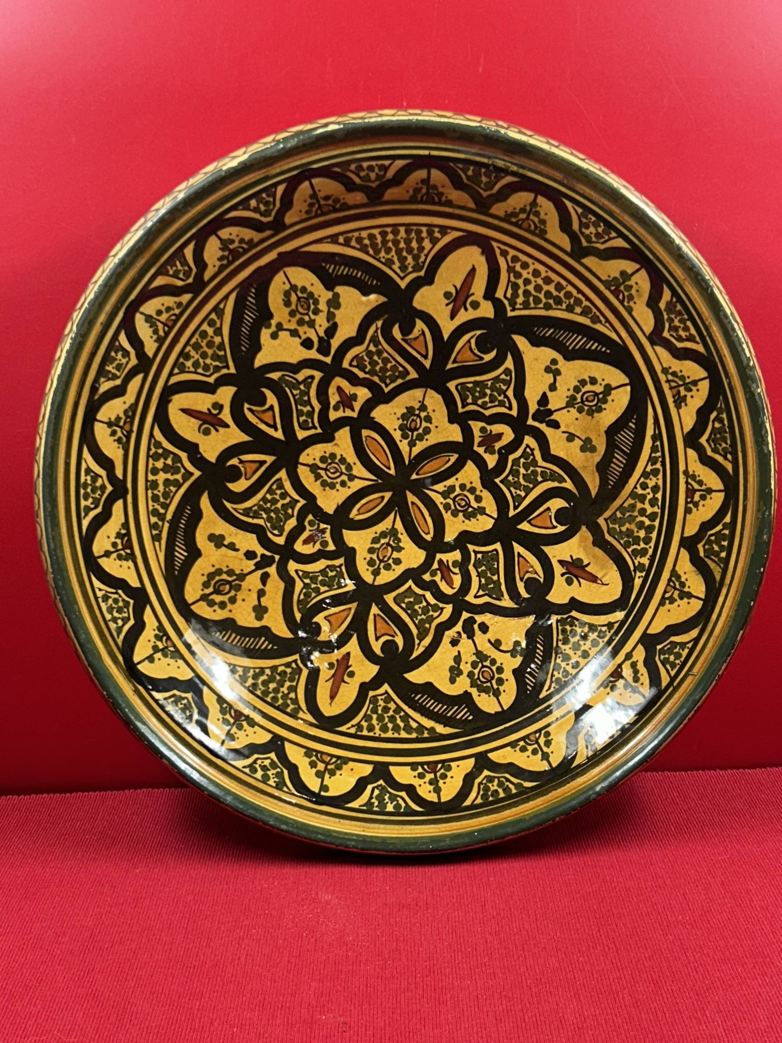 Large and beautiful antique deep dish from the Maghreb, signature to be identified: SAFI? 37 cm