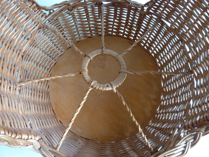 Rattan bar basket