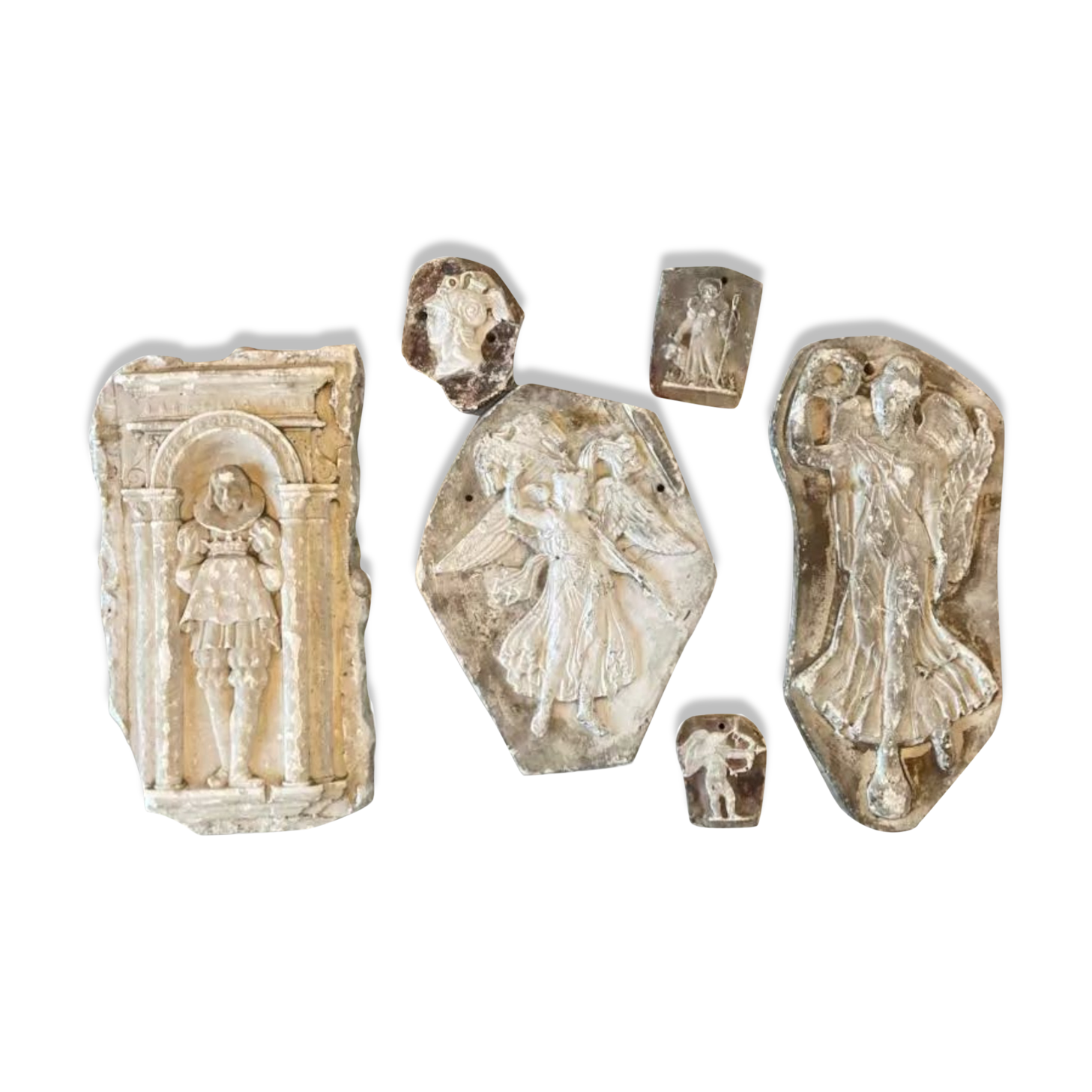 Lot bas-relief in plaster