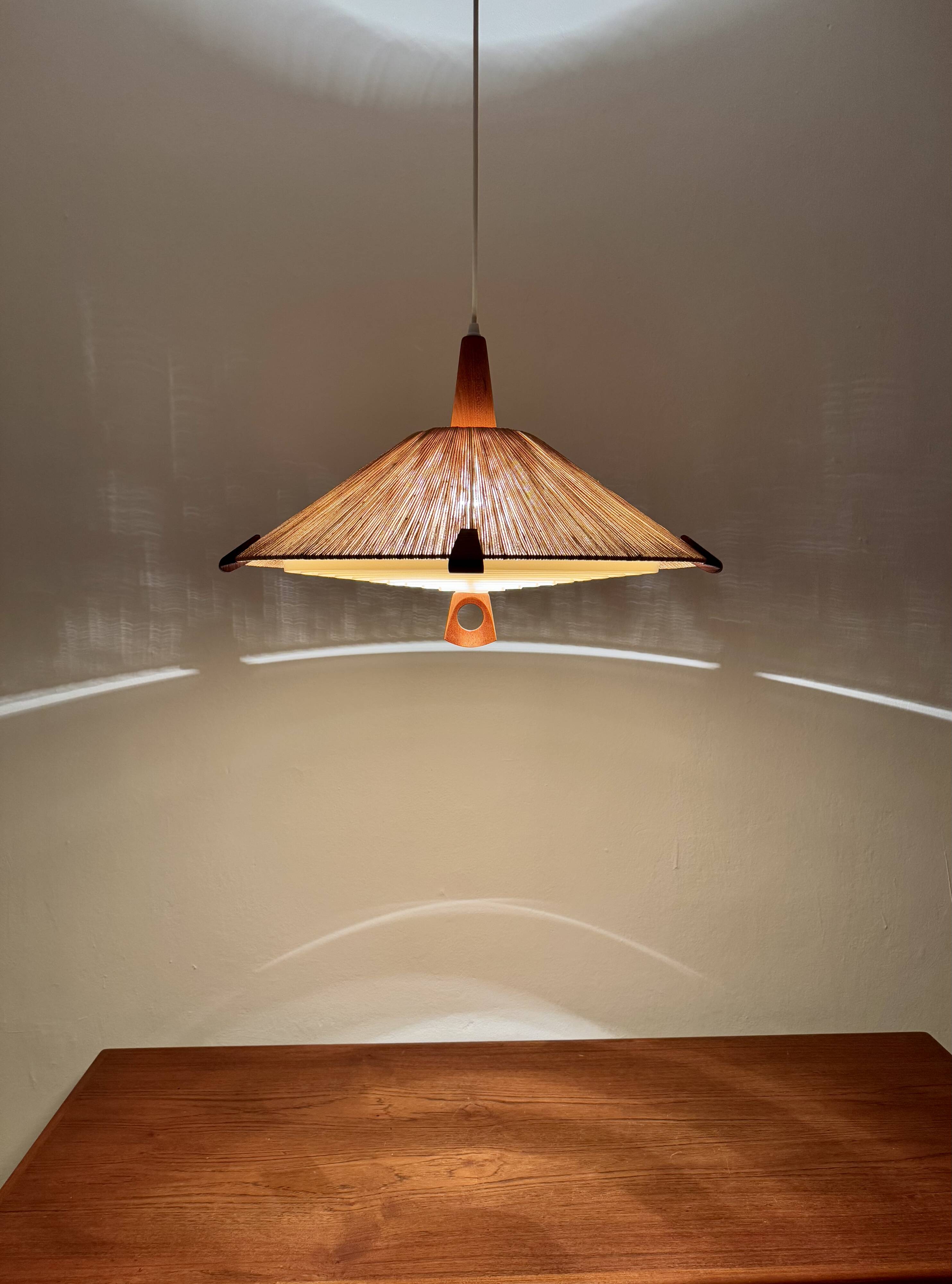 Suspension en sisal et teck par Temde