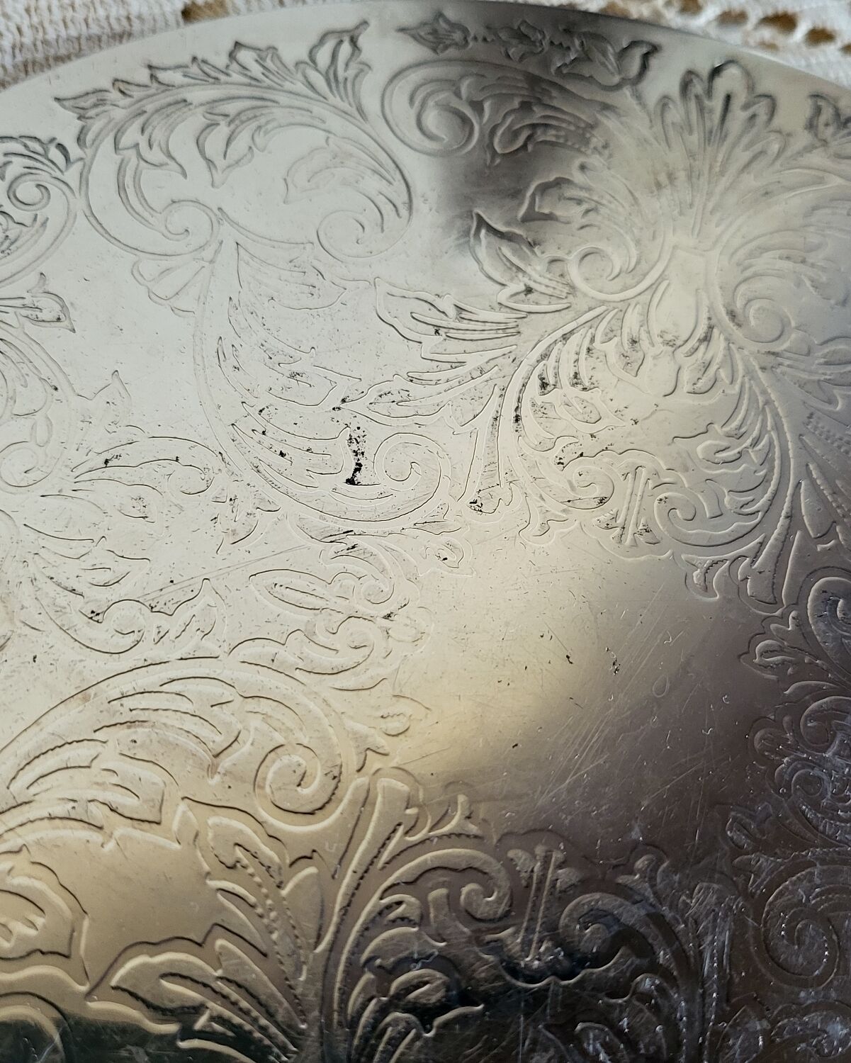 Silver-plated metal trivet English