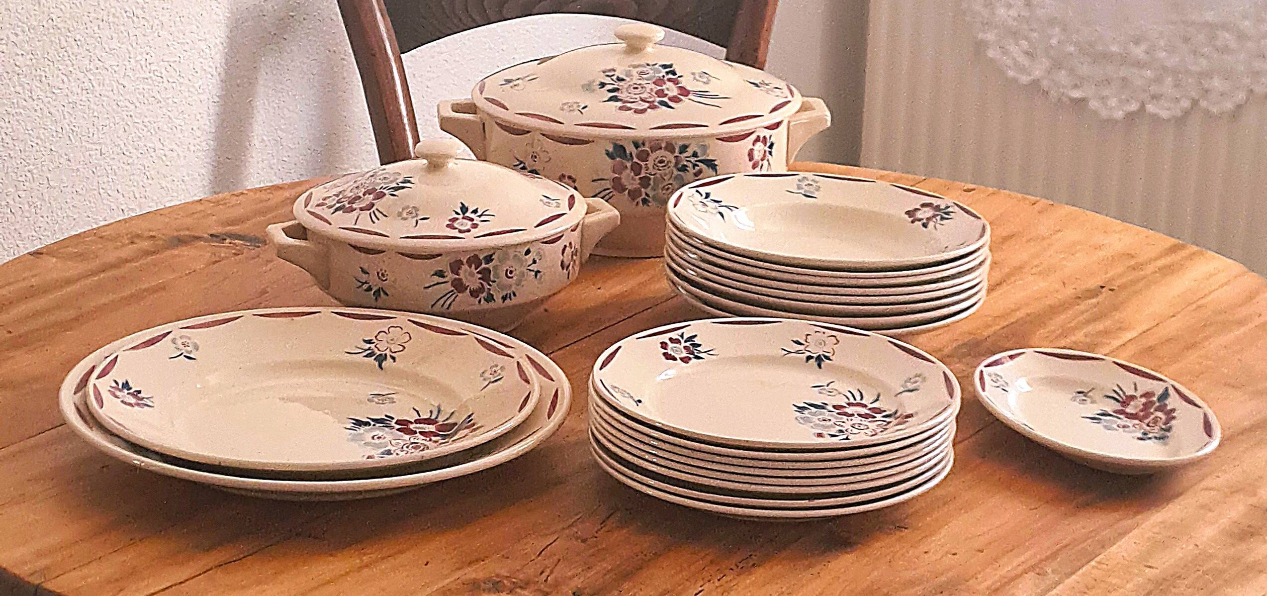Set of 8 flat plates K and G Lunéville model "Evreux"