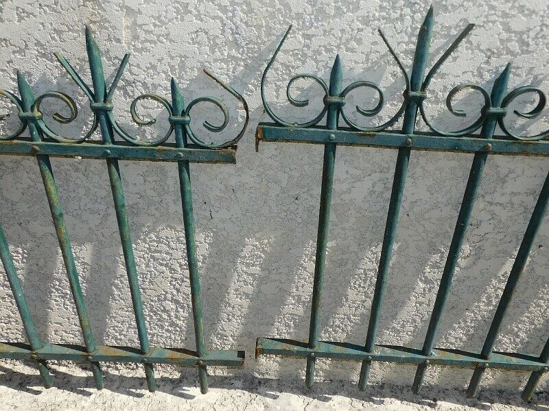 Set of 4 barriers old cloture iron grid