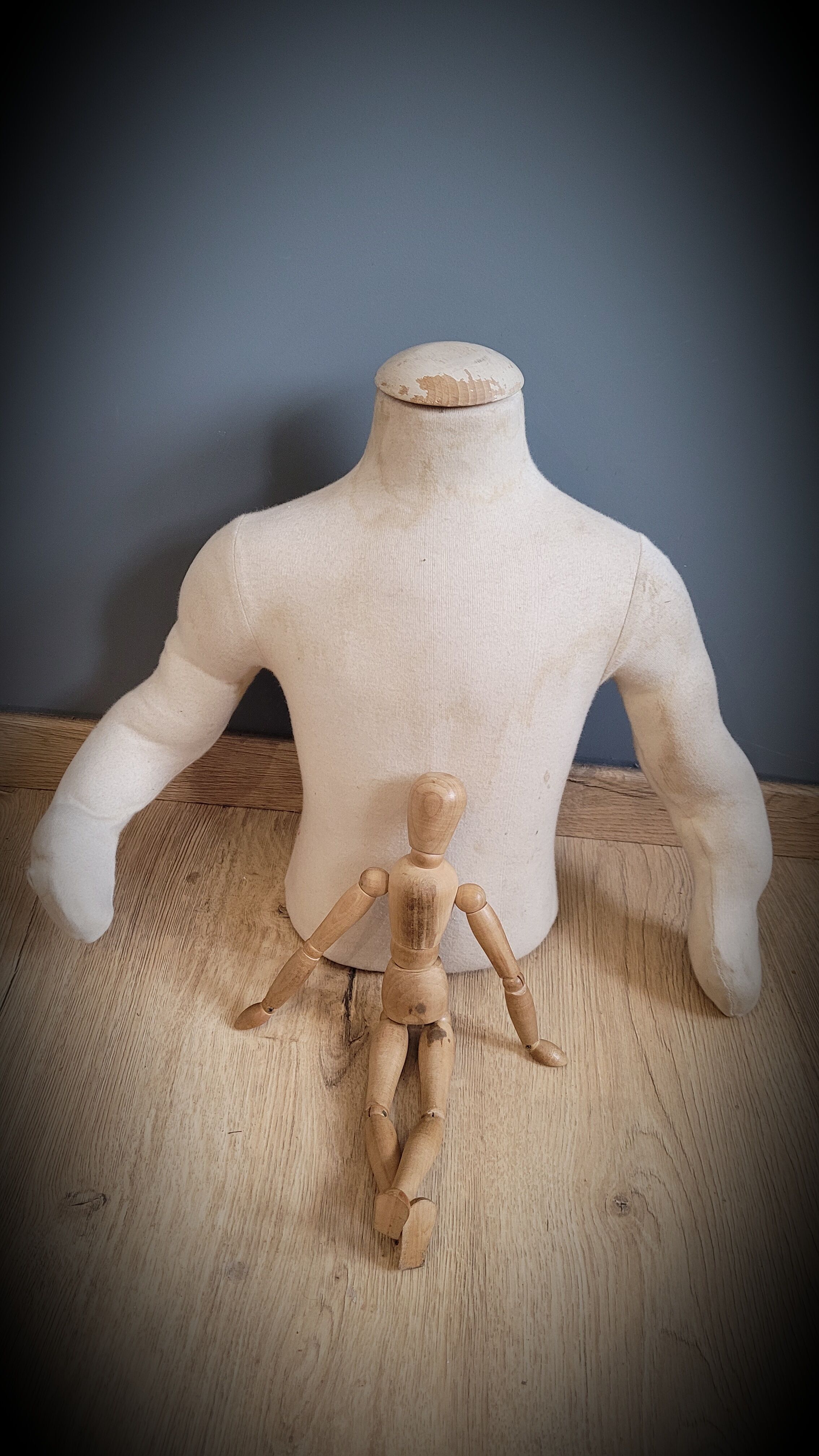 Mannequin wood fabric