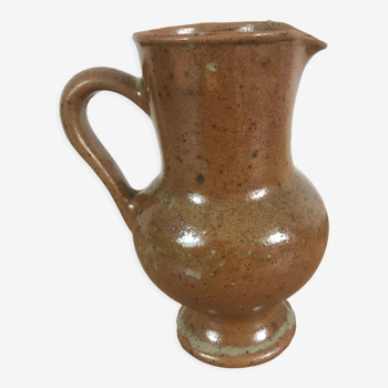 Speckled sandstone pitcher