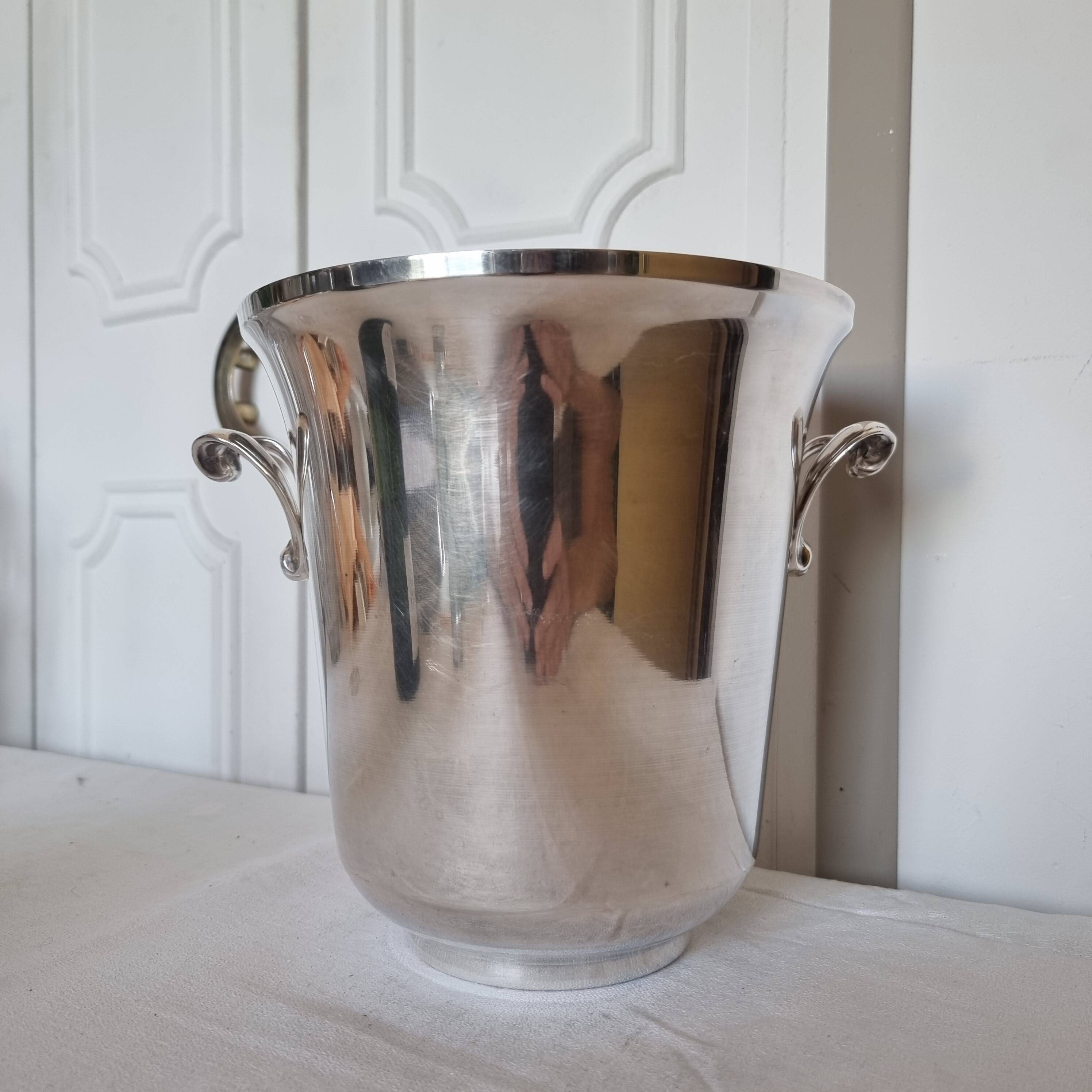 Elegant 1960s Art Deco silver-plated champagne bucket