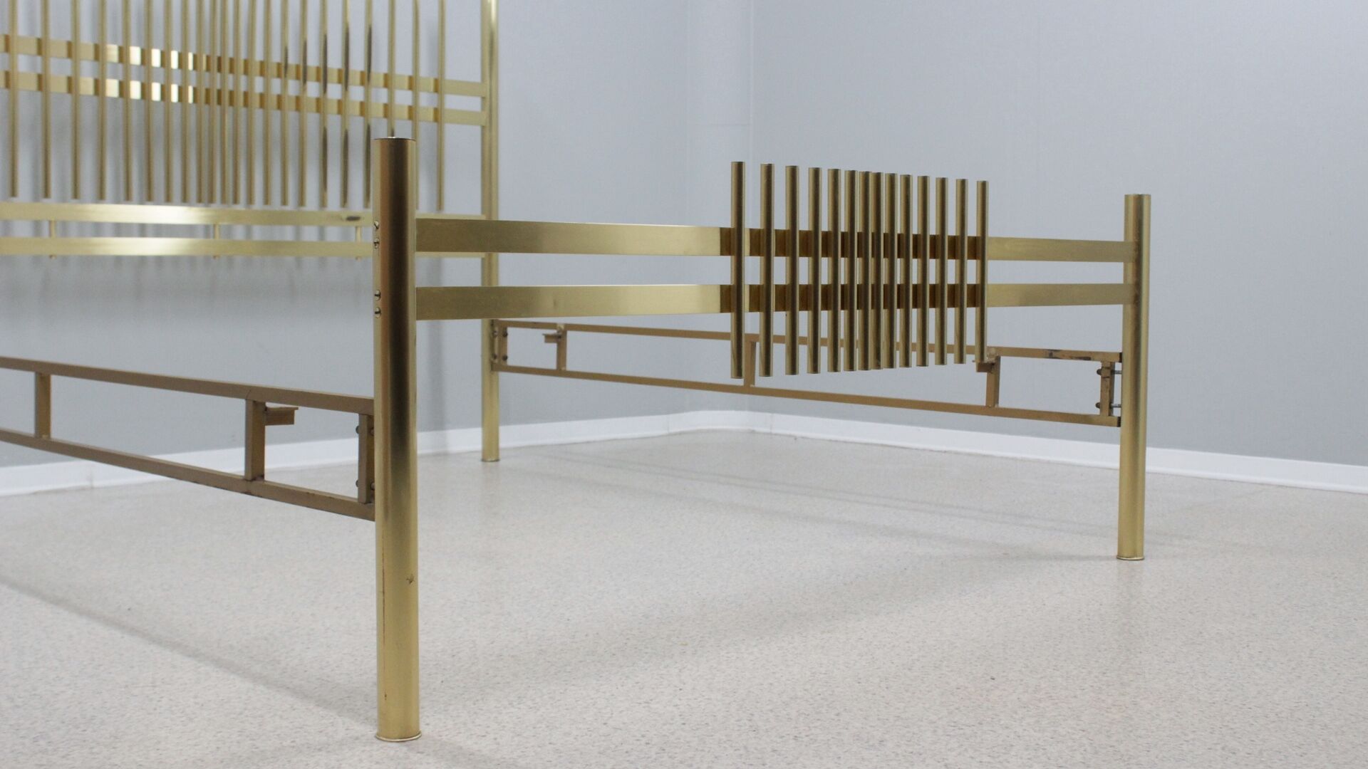 Vintage golden brass bed frigerio 1970s