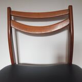 Set of 2 Scandinavian chairs