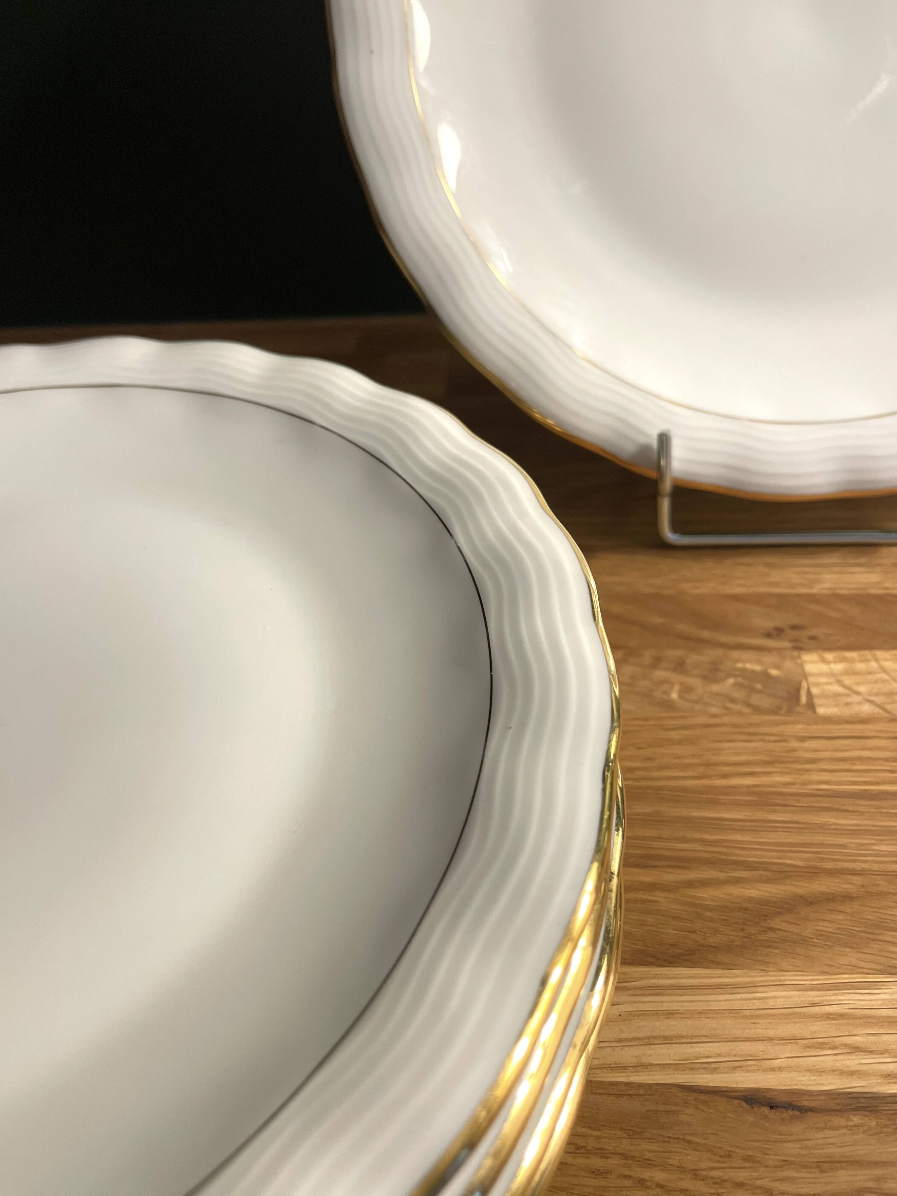 6 assiettes plates en porcelaine de Limoges signé P.Dessagne en très bon ét