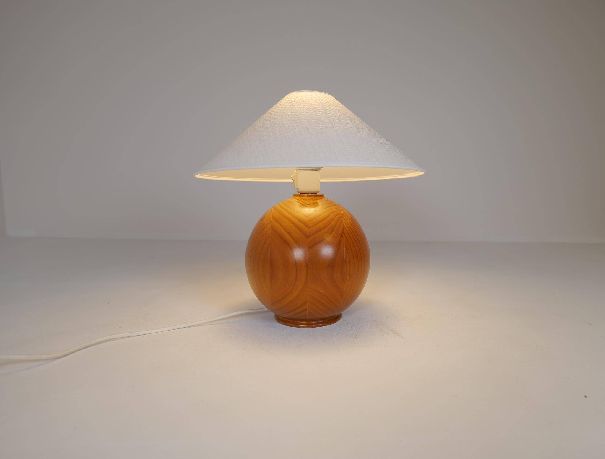 Mid-century modern sculptural table lamp in solid pine, Sweden, 1970s.