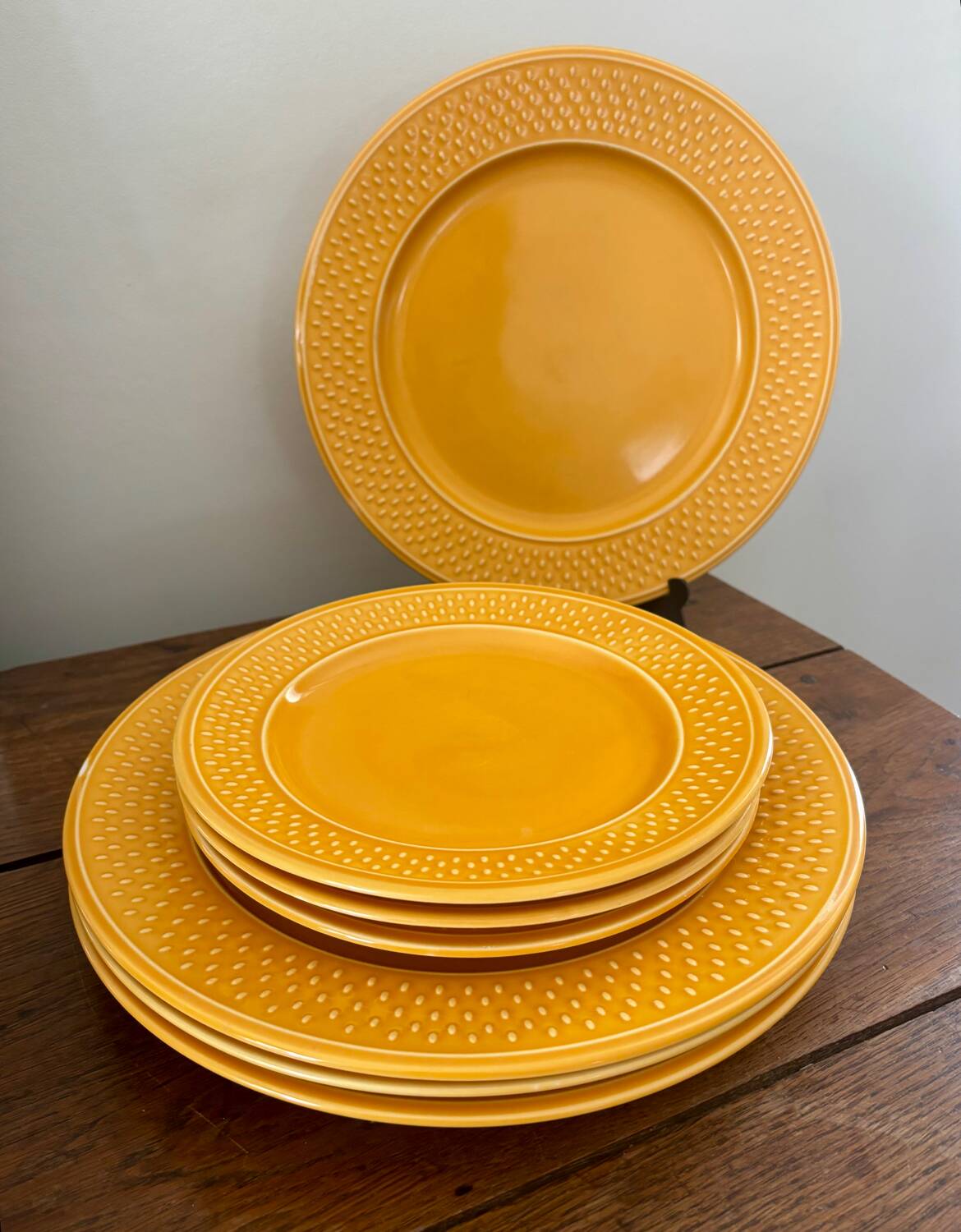 4 dinner plates and 3 dessert plates Geneviève Lethu