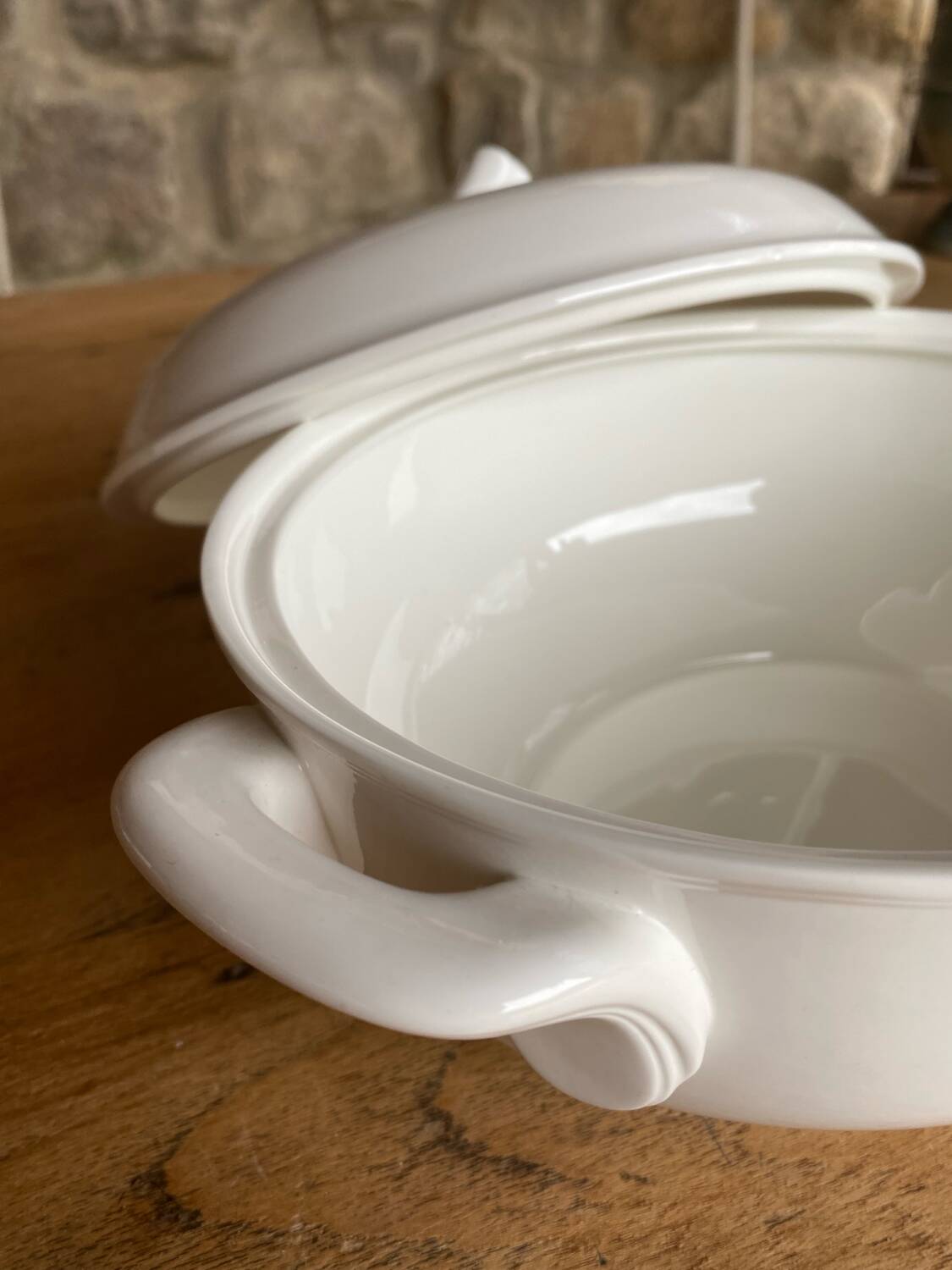 Royal Canterbury Anna fine bone china tureen or dish