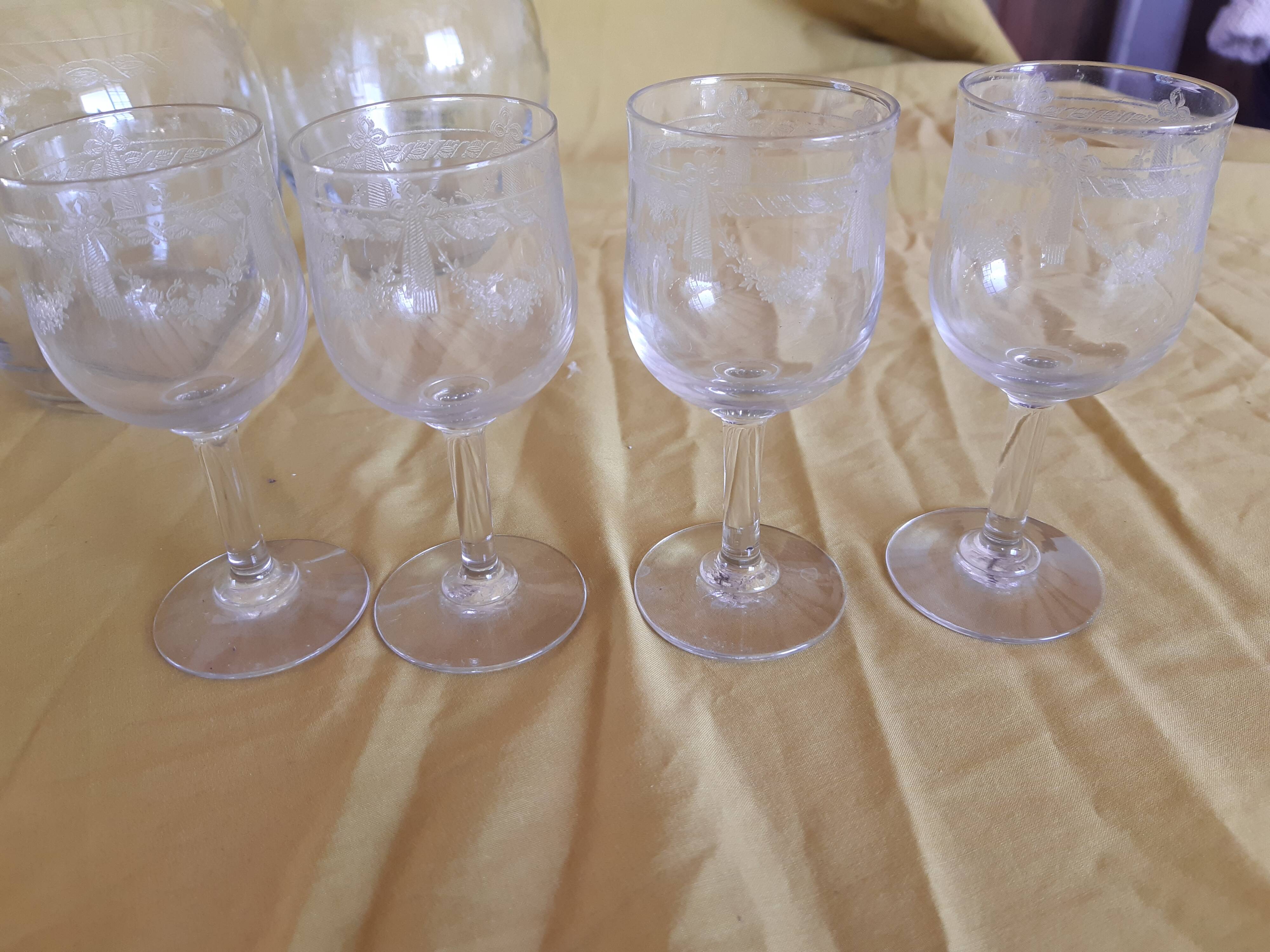 Set of 2 carafes and 4 Saint-Louis crystal aperitif glasses