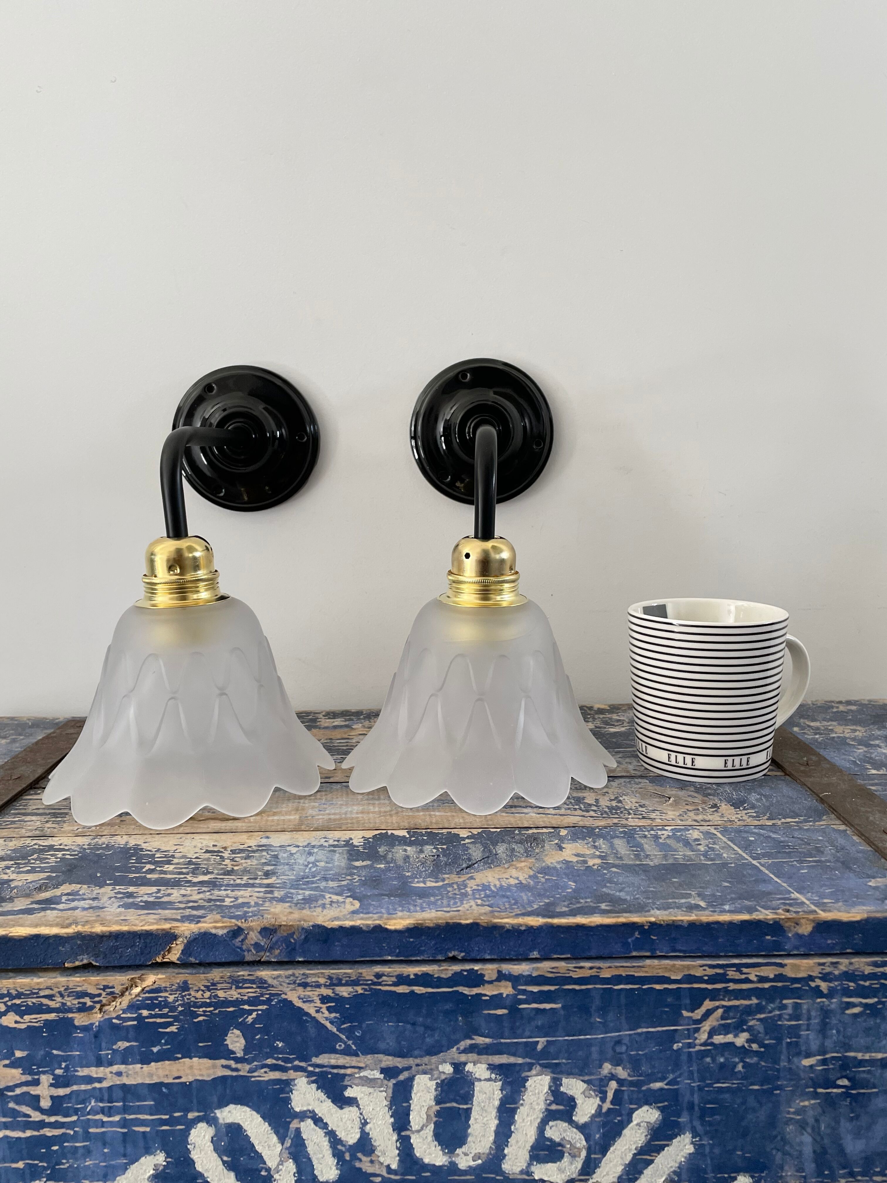Pair of Art Deco wall lights in glass and ceramic