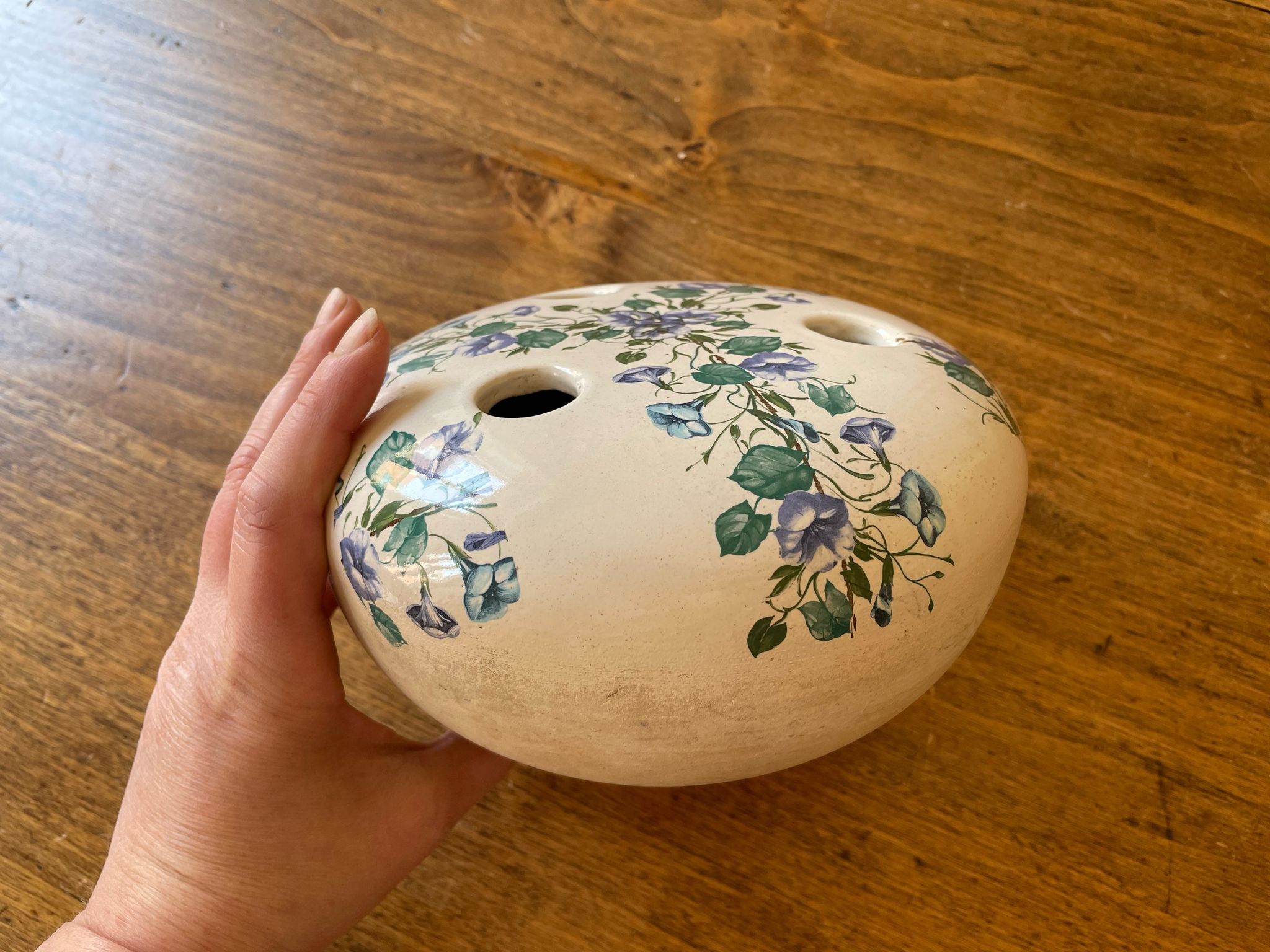 Ceramic flower pique