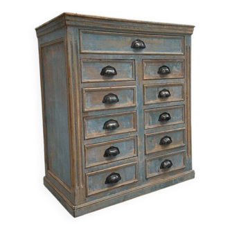 Small workshop furniture from the early 20th century.